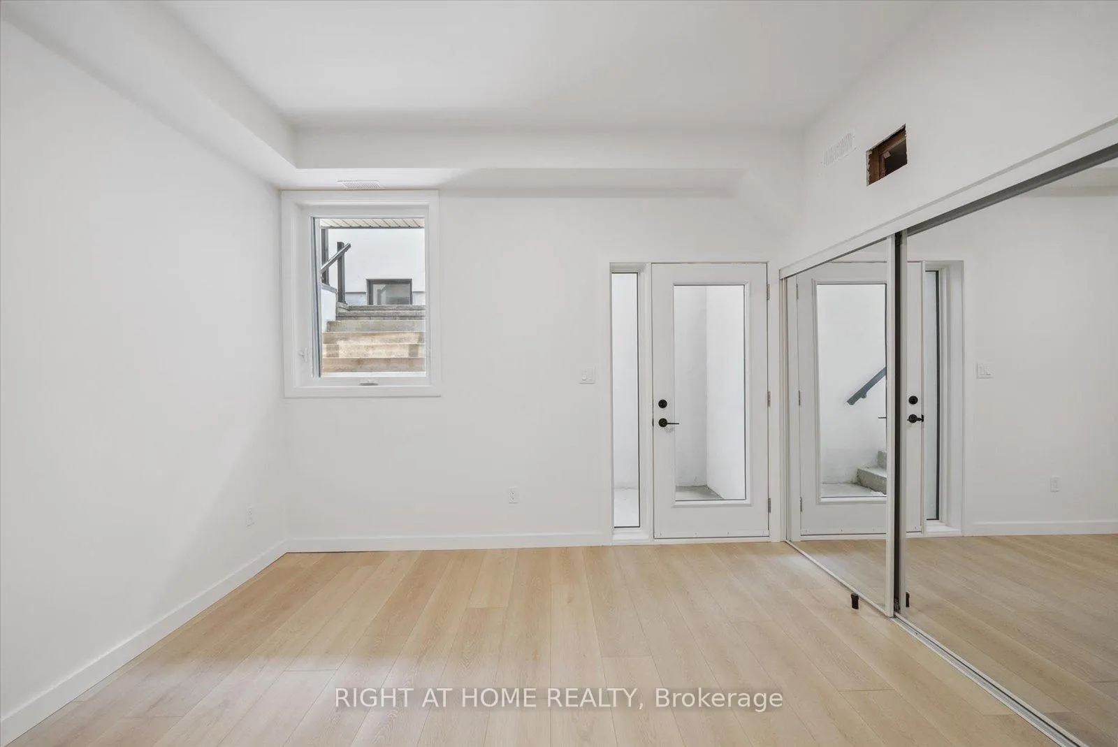 Photo 4 of Unit 1, 367 Howland Avenue, Toronto, Casa Loma — HOMEH