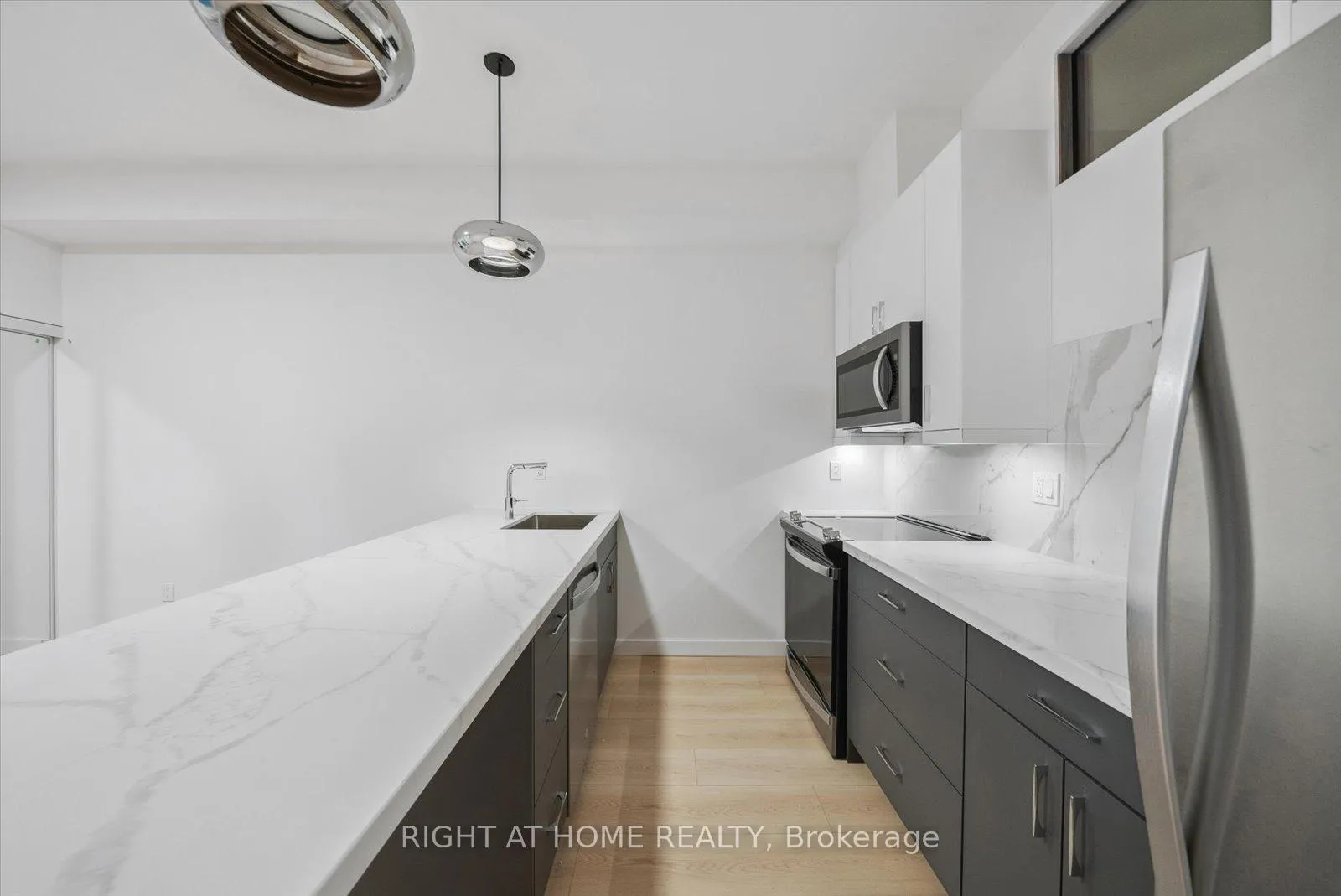 Photo 6 of Unit 1, 367 Howland Avenue, Toronto, Casa Loma — HOMEH