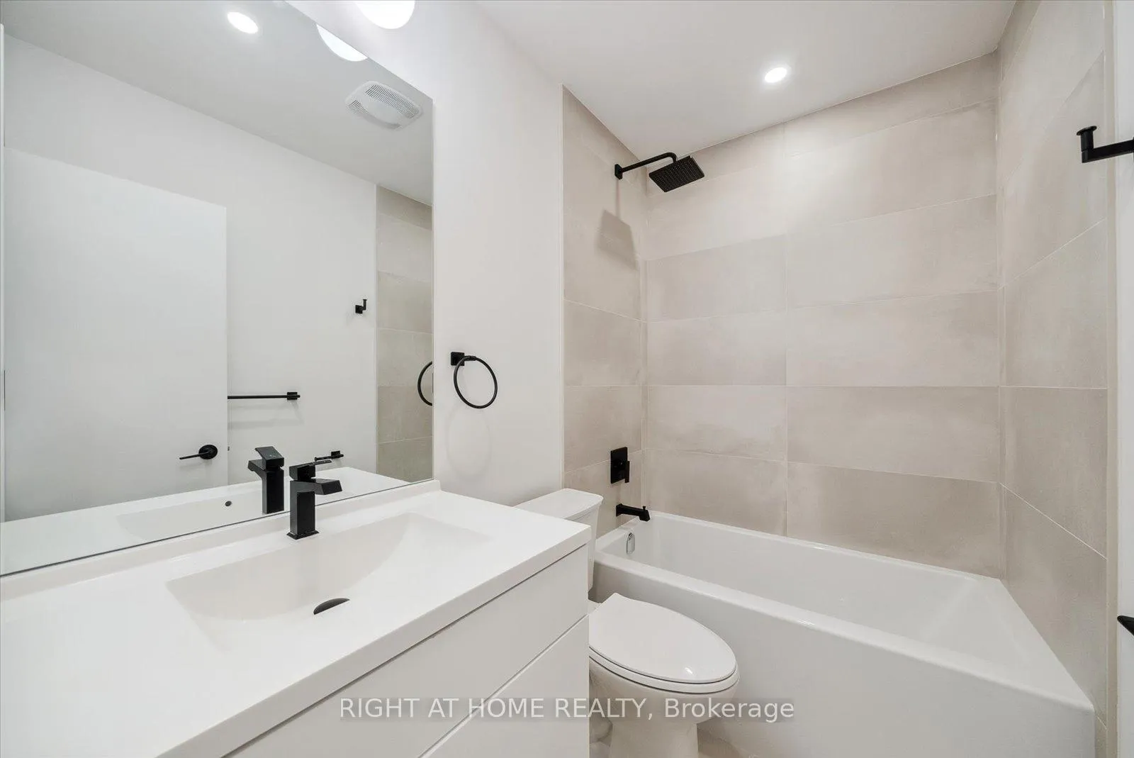 Photo 11 of Unit 1, 367 Howland Avenue, Toronto, Casa Loma — HOMEH