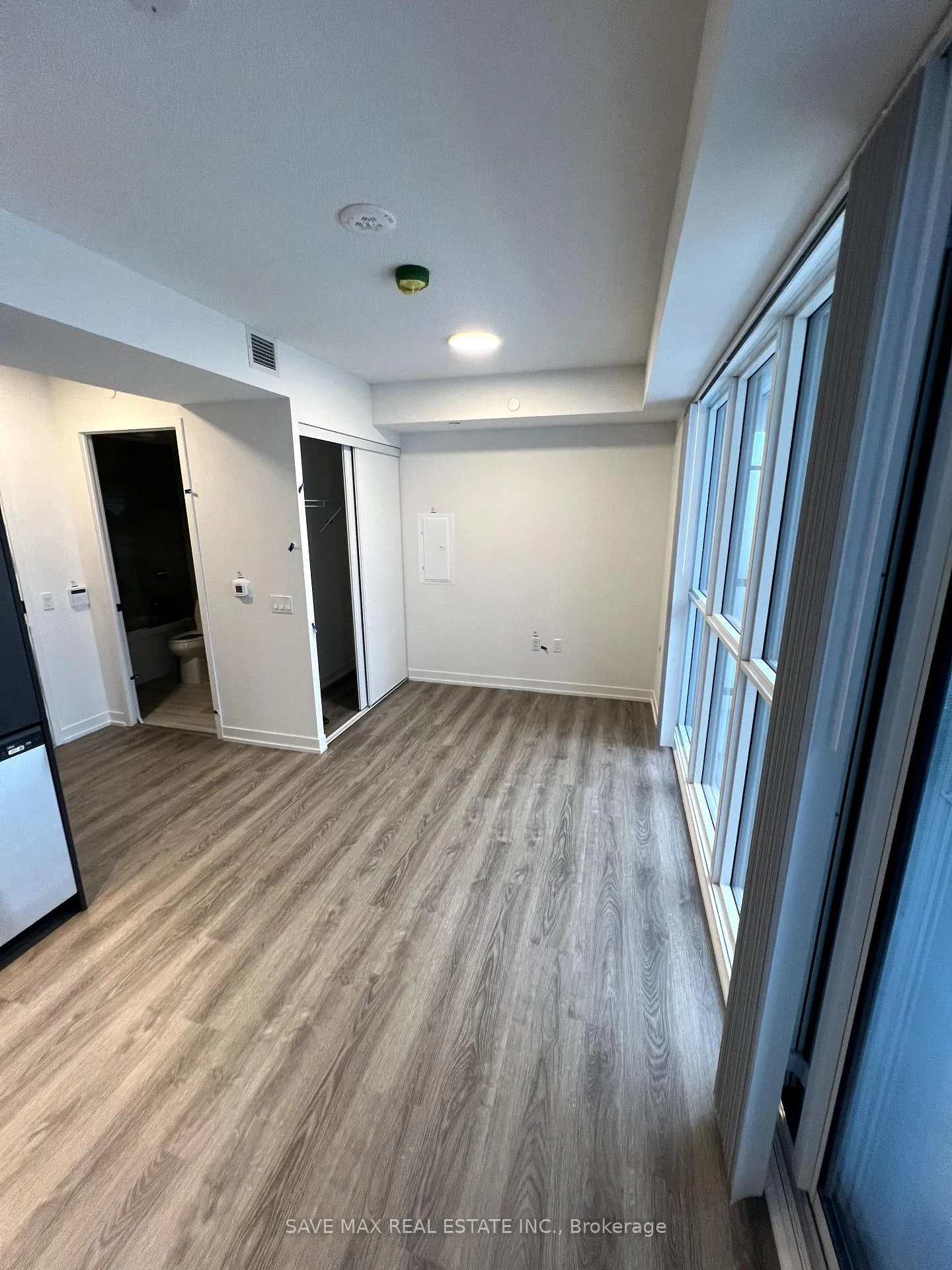 Photo 3 of Unit 912, 195 Commerce Street, Vaughan, Vaughan Corporate Centre — HOMEH