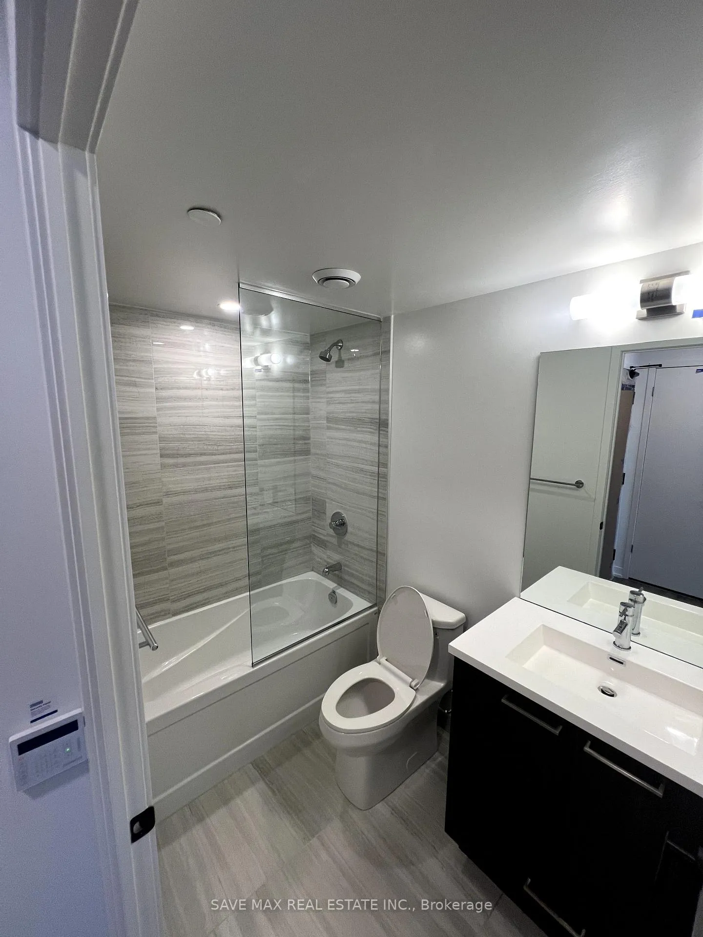 Photo 6 of Unit 912, 195 Commerce Street, Vaughan, Vaughan Corporate Centre — HOMEH
