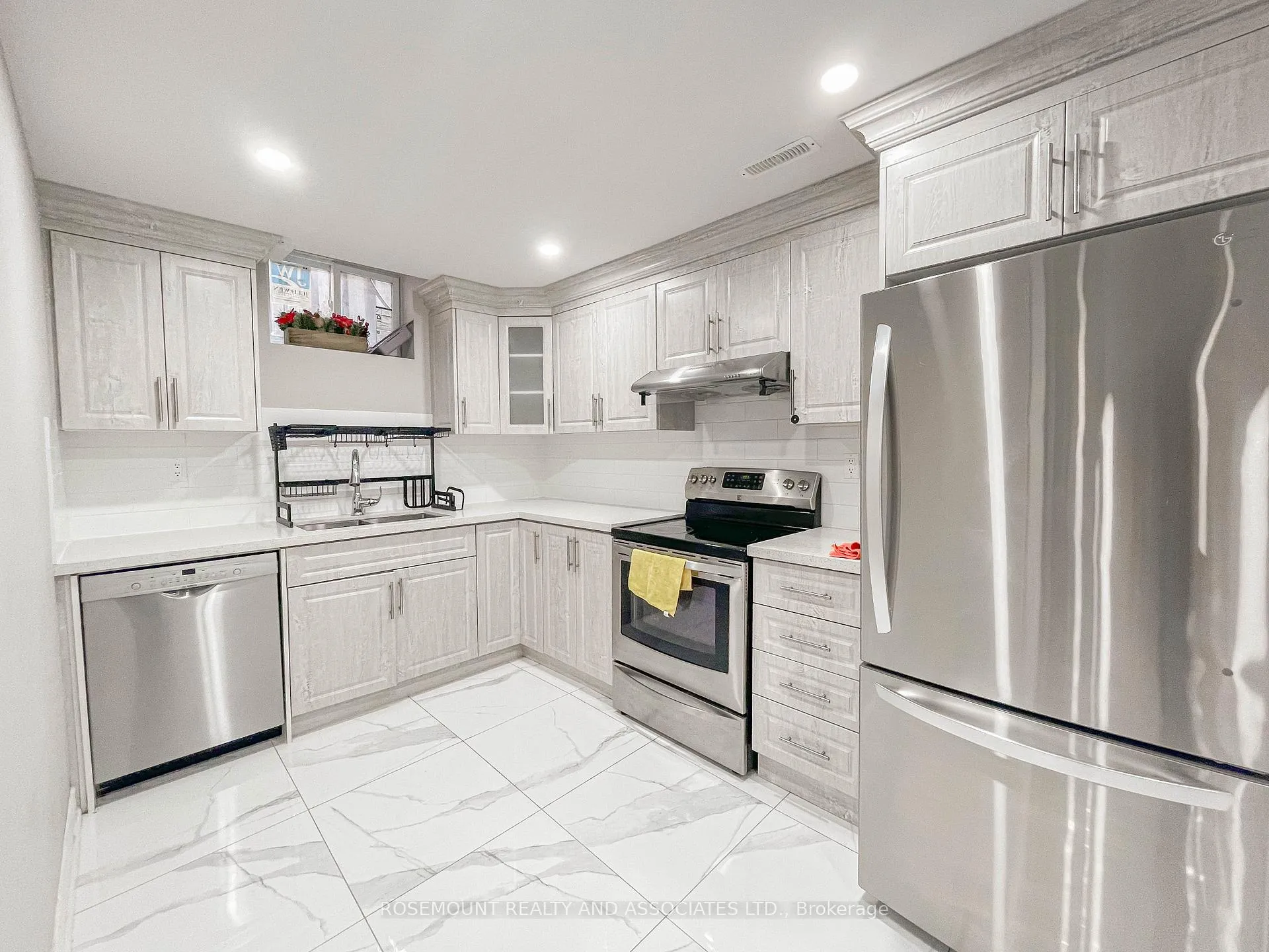 Photo 12 of 101 Gennela Square, Scarborough, Rouge — HOMEH