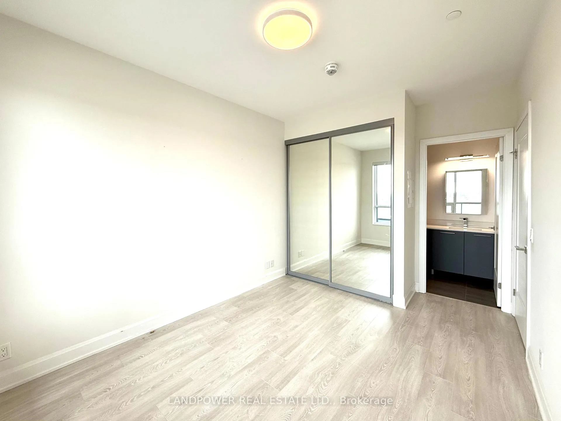 Photo 8 of Unit 1009, 38 Water Walk Drive, Markham, Unionville — HOMEH