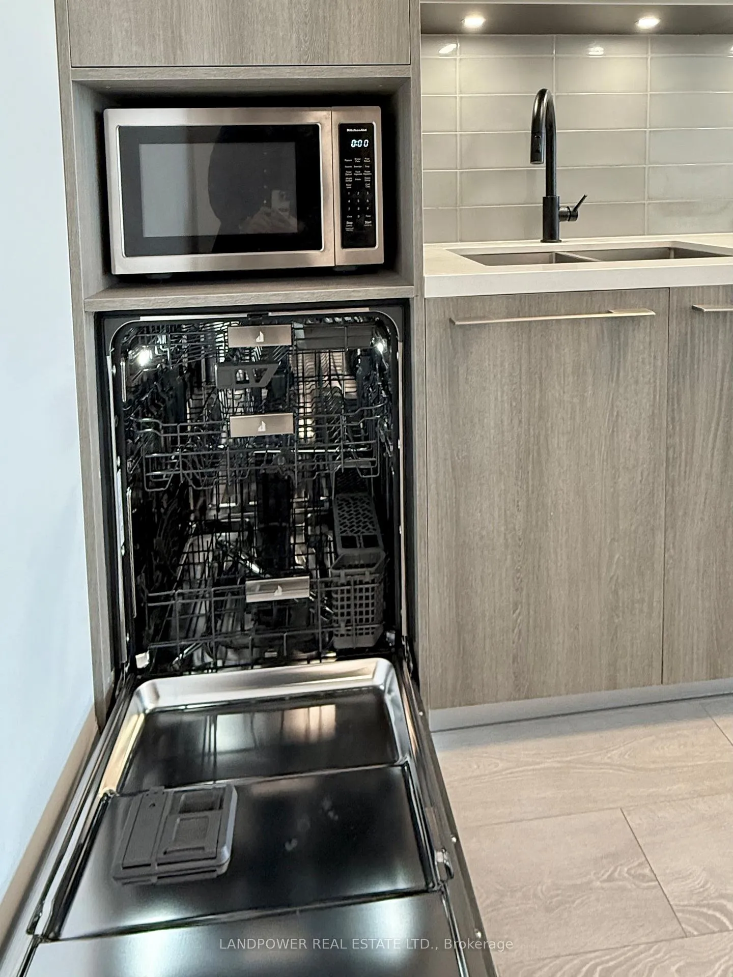 Photo 17 of Unit 1009, 38 Water Walk Drive, Markham, Unionville — HOMEH