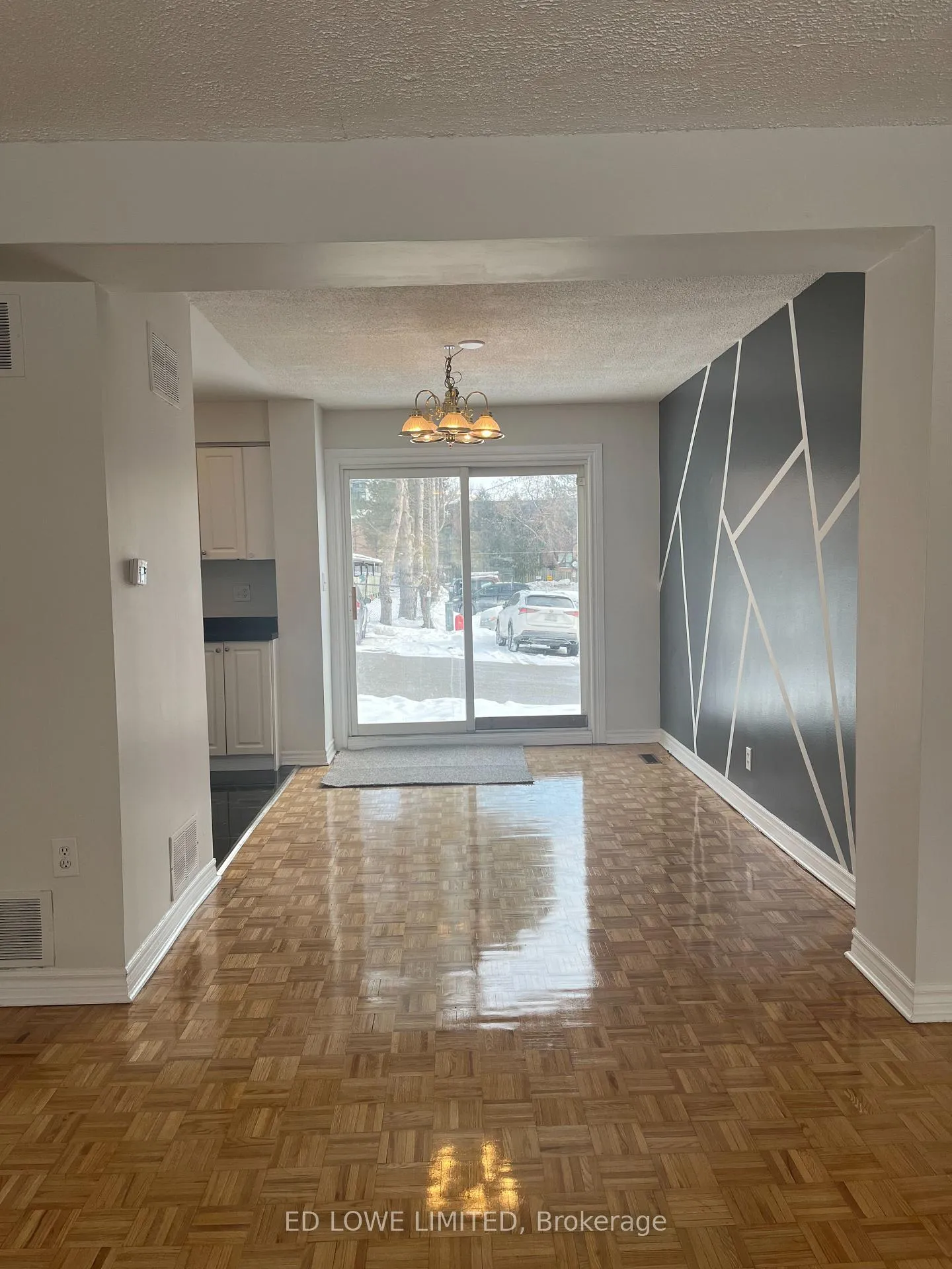 Photo 2 of Unit 6, 275 Blake Street, Barrie, North Shore — HOMEH