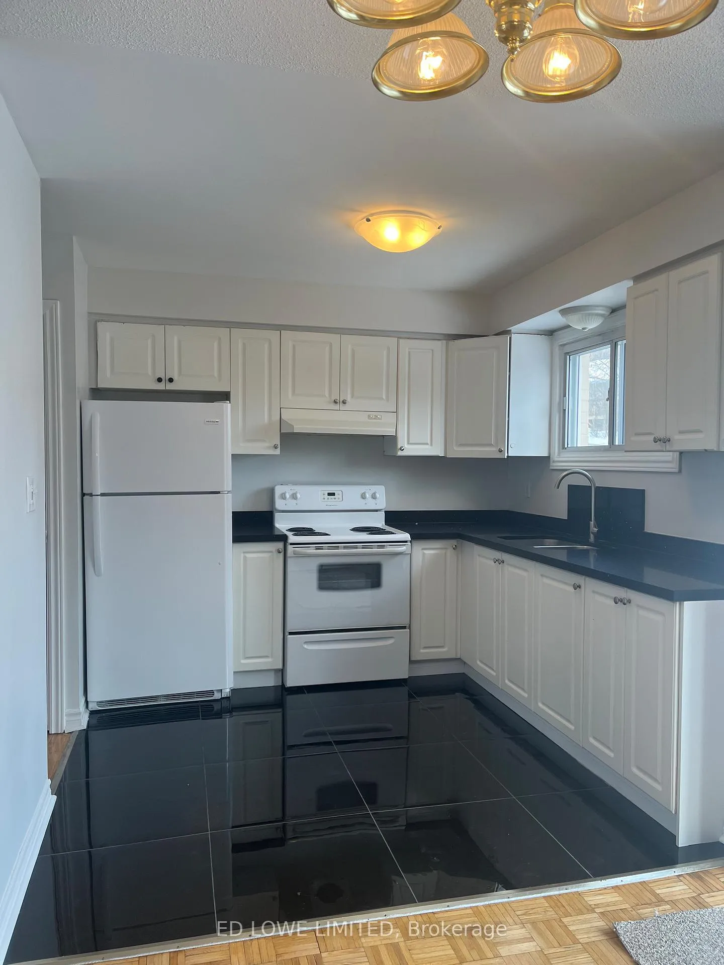 Photo 4 of Unit 6, 275 Blake Street, Barrie, North Shore — HOMEH