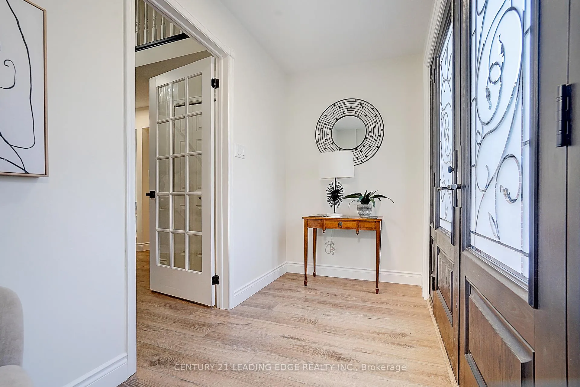 Photo 5 of 19 Meyer Circle, Markham, Markham Village — HOMEH