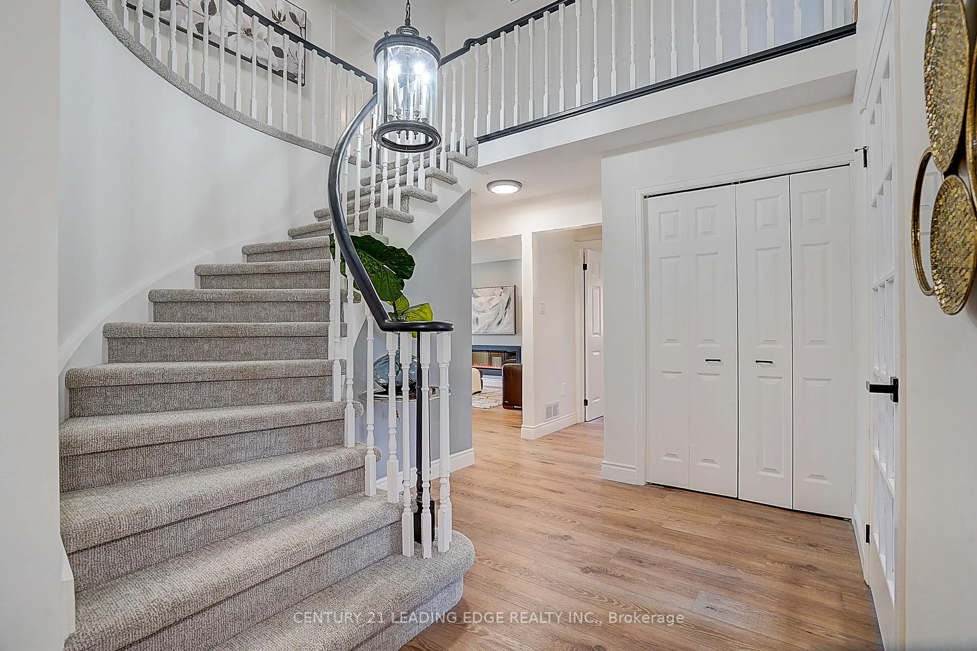 Photo 6 of 19 Meyer Circle, Markham, Markham Village — HOMEH