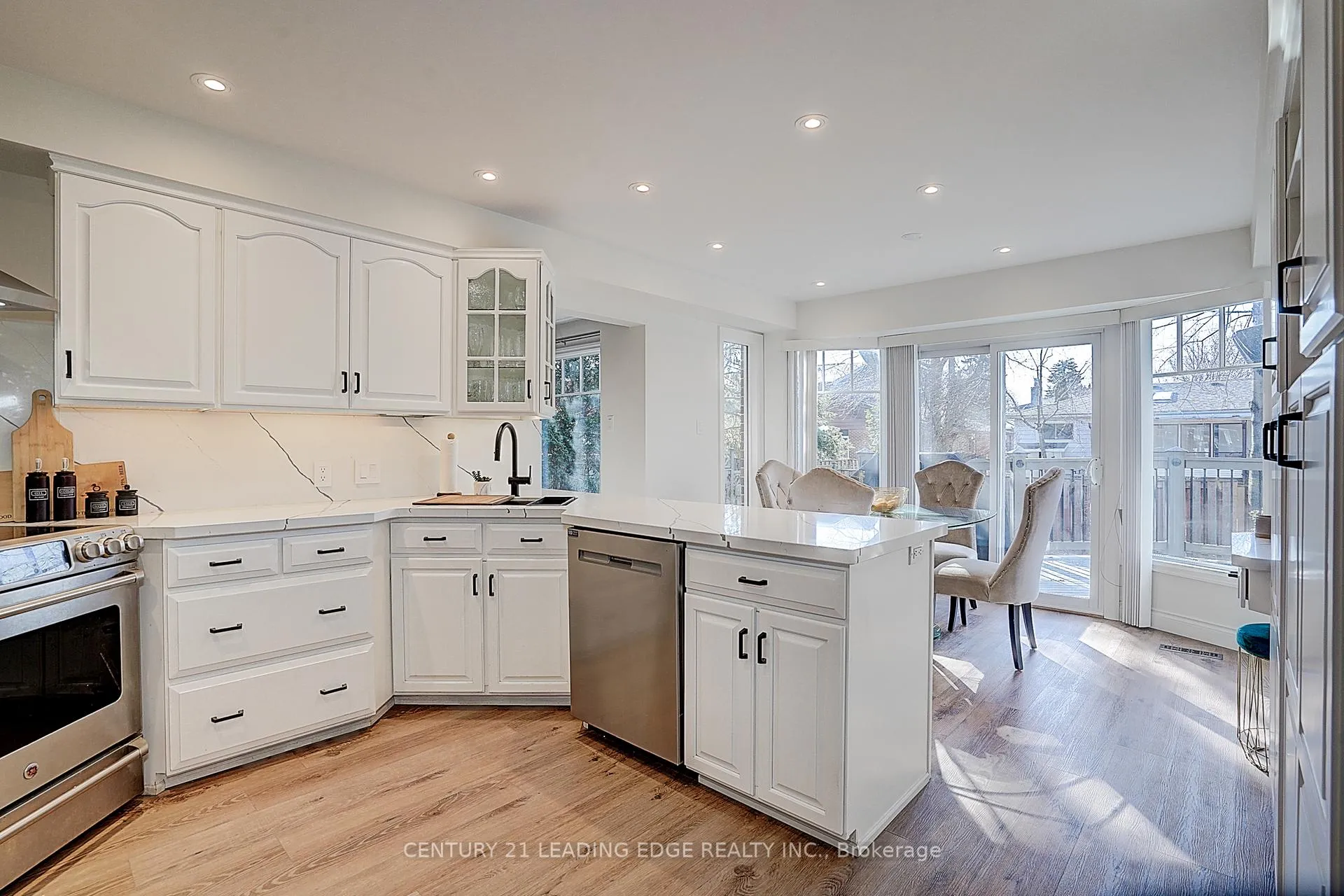 Photo 13 of 19 Meyer Circle, Markham, Markham Village — HOMEH