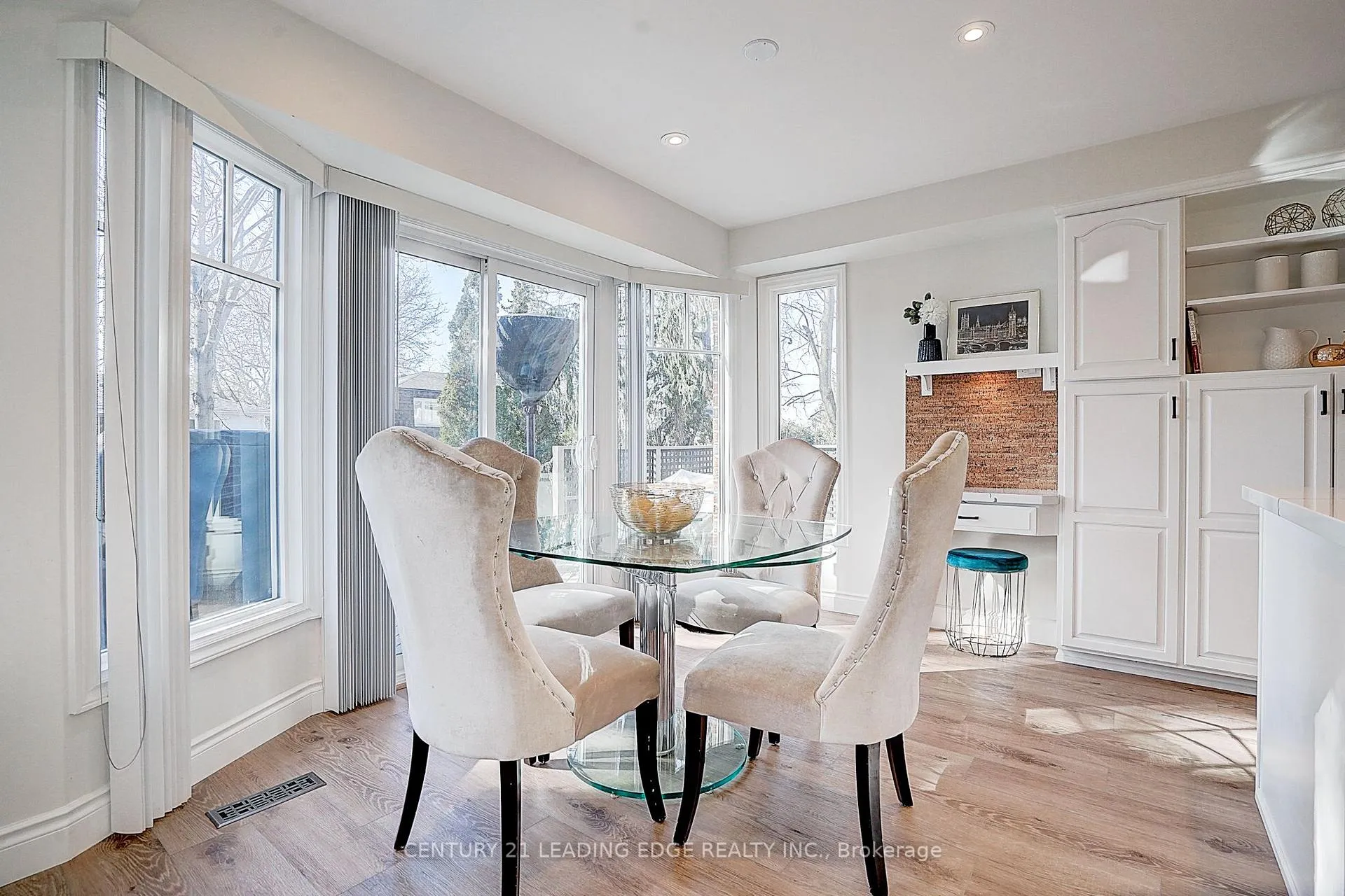 Photo 14 of 19 Meyer Circle, Markham, Markham Village — HOMEH