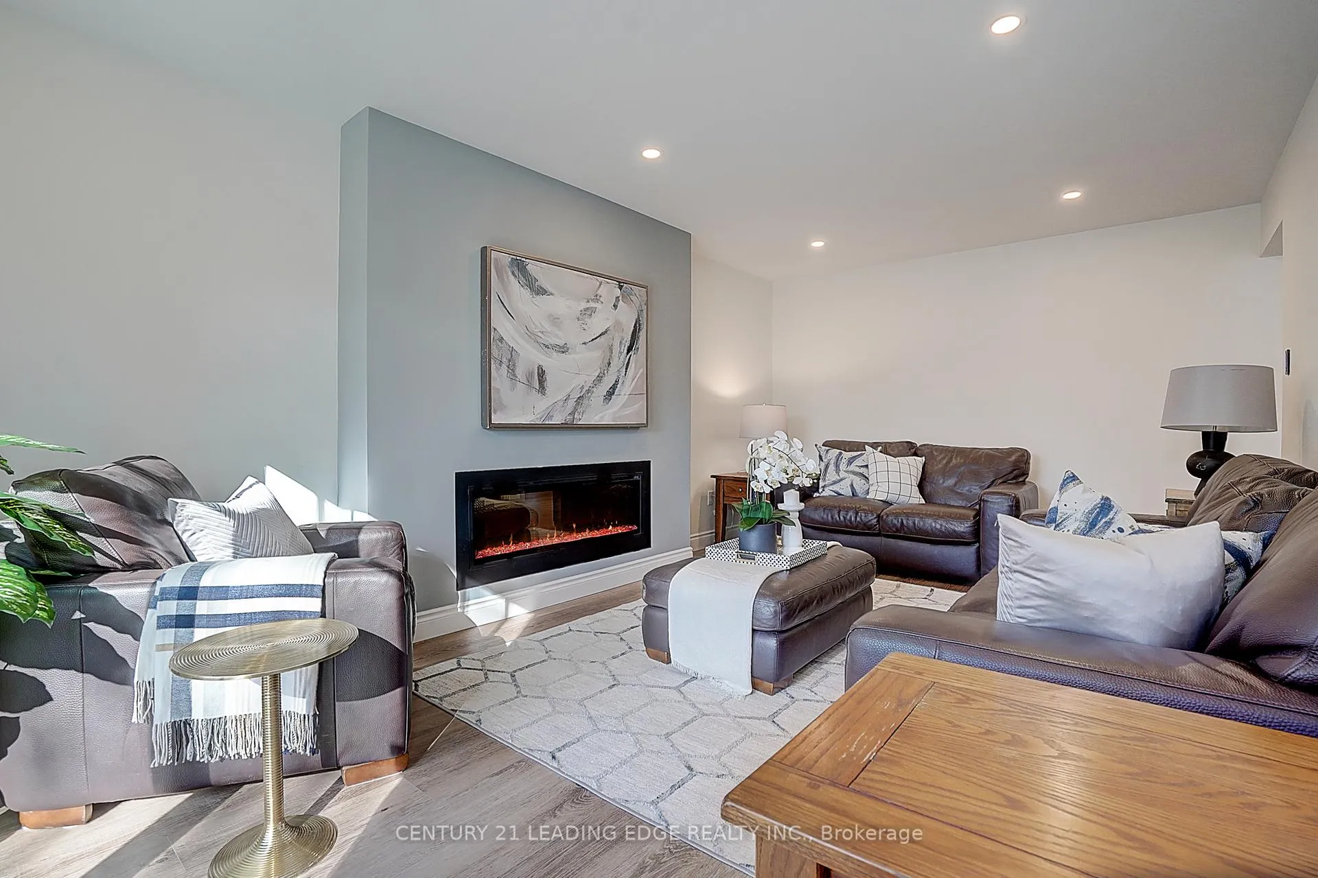 Photo 17 of 19 Meyer Circle, Markham, Markham Village — HOMEH