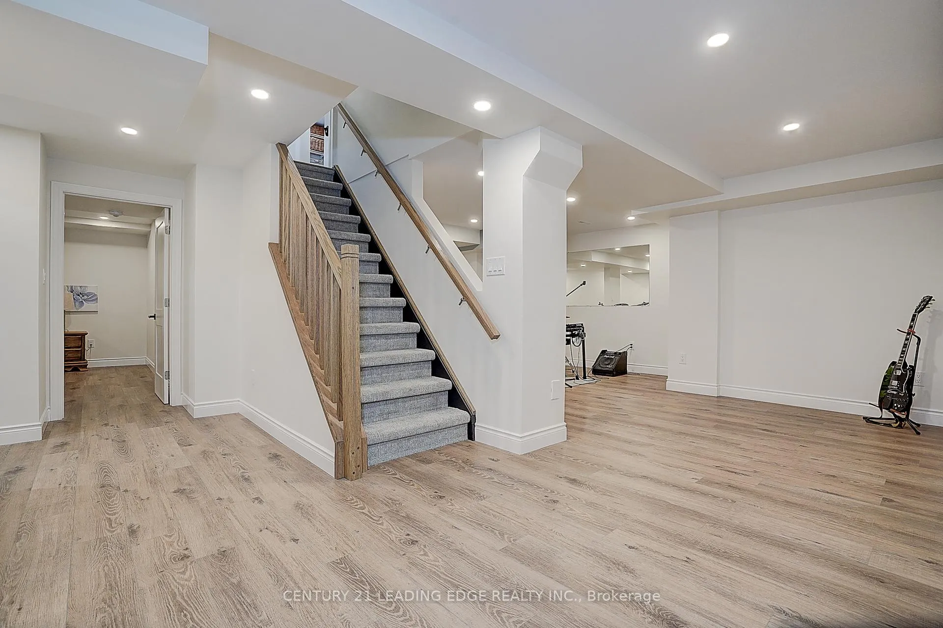 Photo 34 of 19 Meyer Circle, Markham, Markham Village — HOMEH