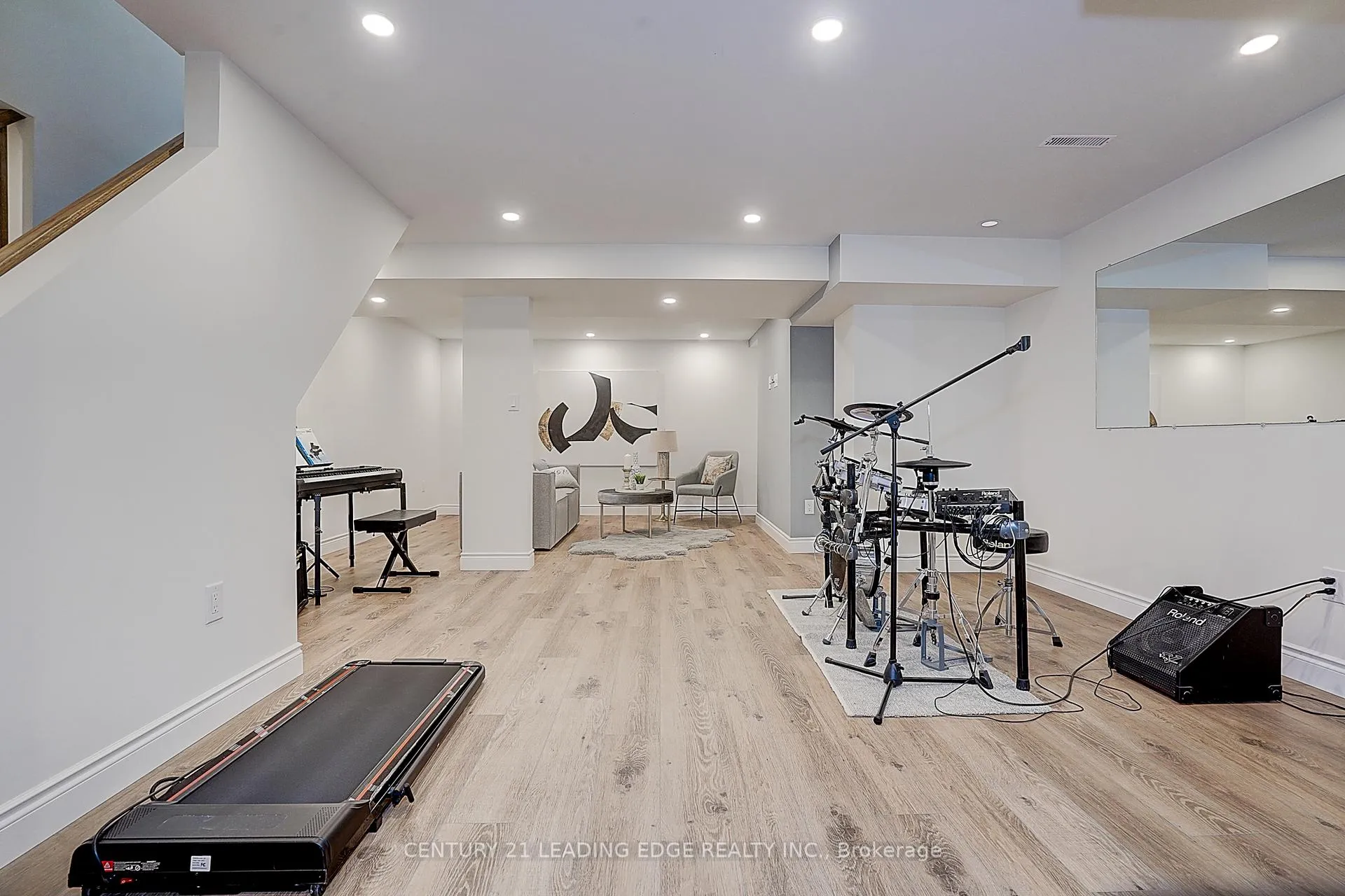 Photo 35 of 19 Meyer Circle, Markham, Markham Village — HOMEH