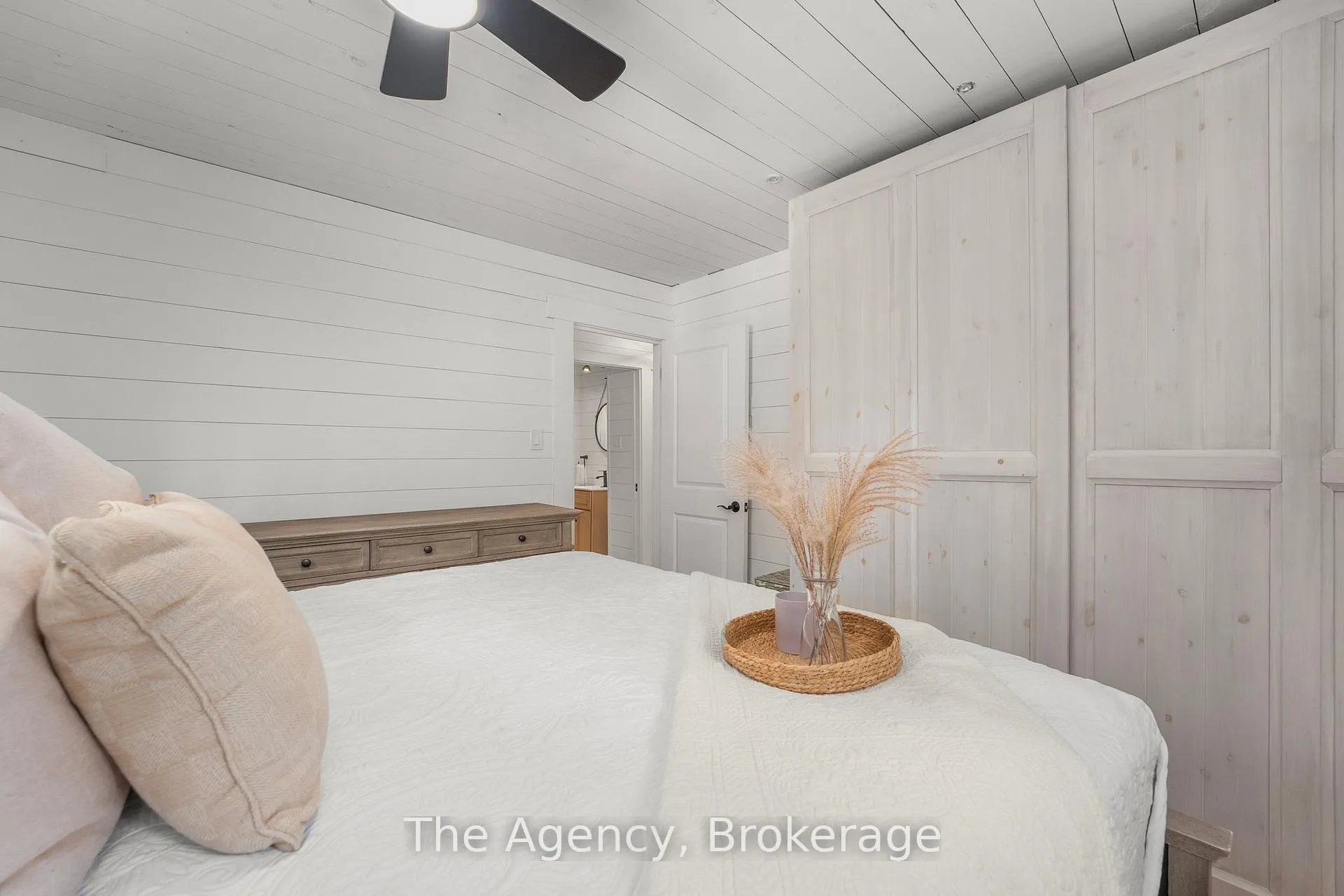 Photo 16 of 1333 Sherwood Forest Road, Bracebridge, Oakley — HOMEH