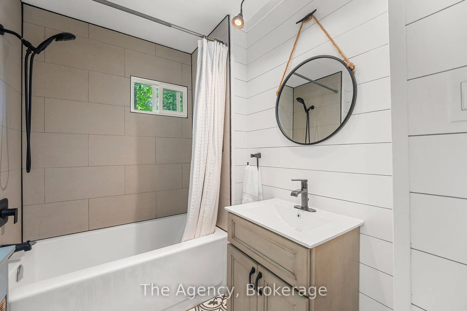 Photo 21 of 1333 Sherwood Forest Road, Bracebridge, Oakley — HOMEH