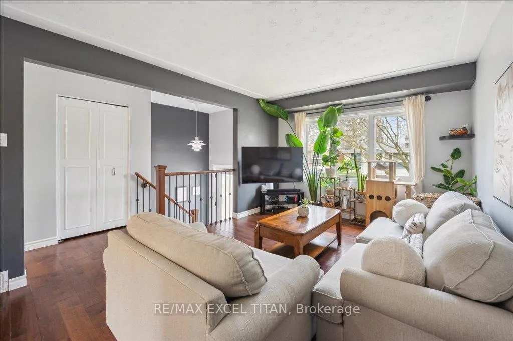 Photo 5 of 147 Coach Hill Drive, Kitchener — HOMEH