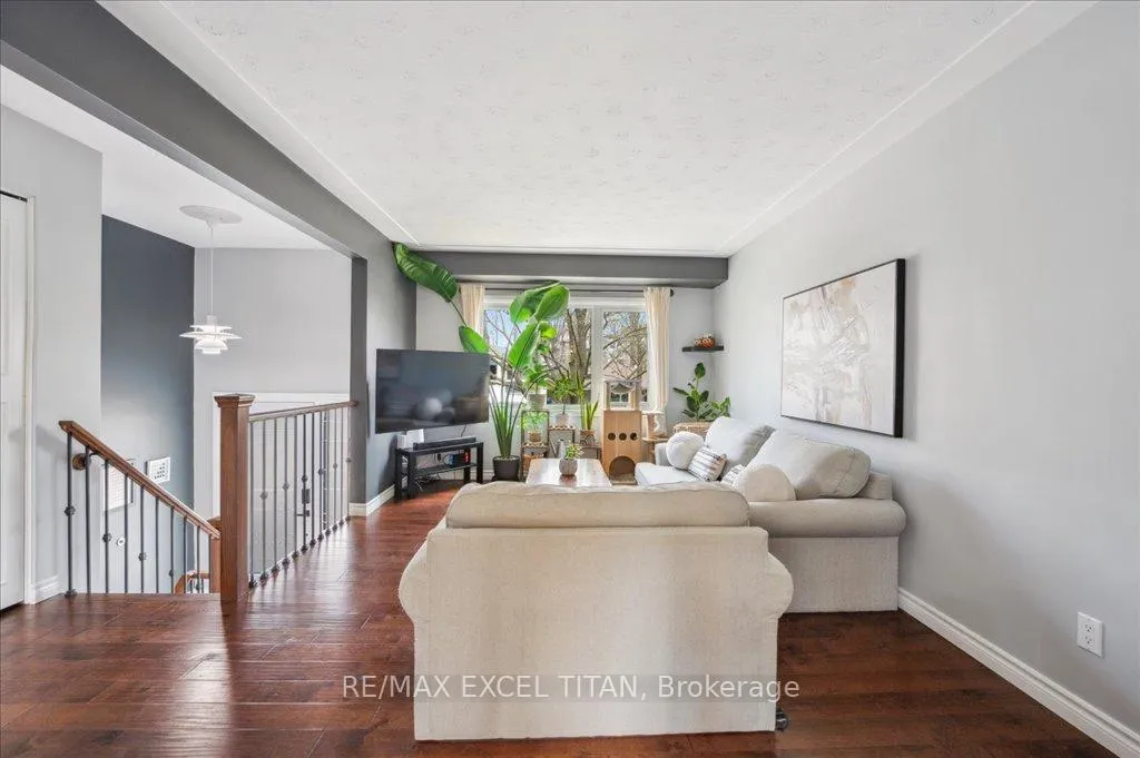 Photo 7 of 147 Coach Hill Drive, Kitchener — HOMEH