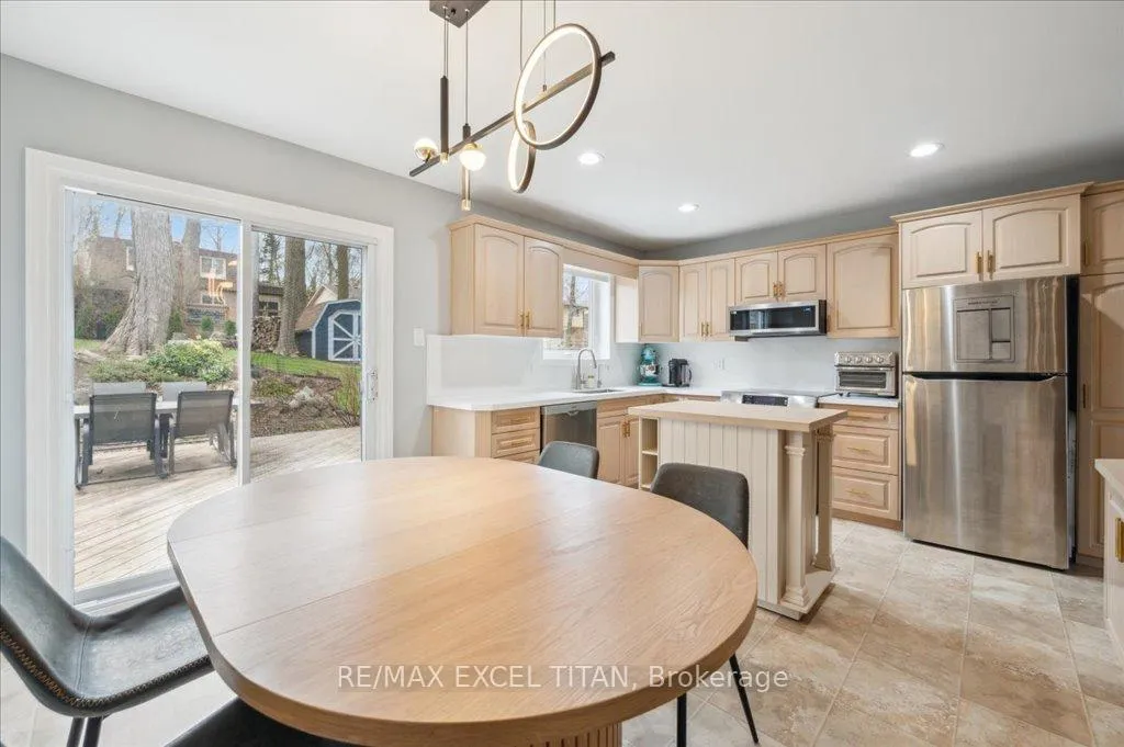 Photo 8 of 147 Coach Hill Drive, Kitchener — HOMEH
