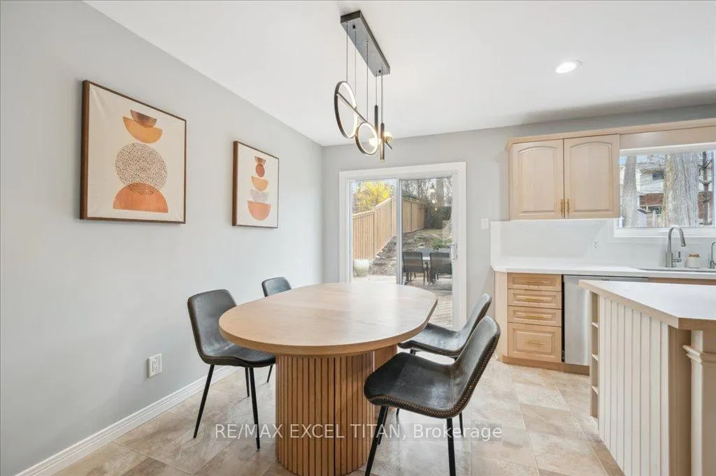 Photo 9 of 147 Coach Hill Drive, Kitchener — HOMEH