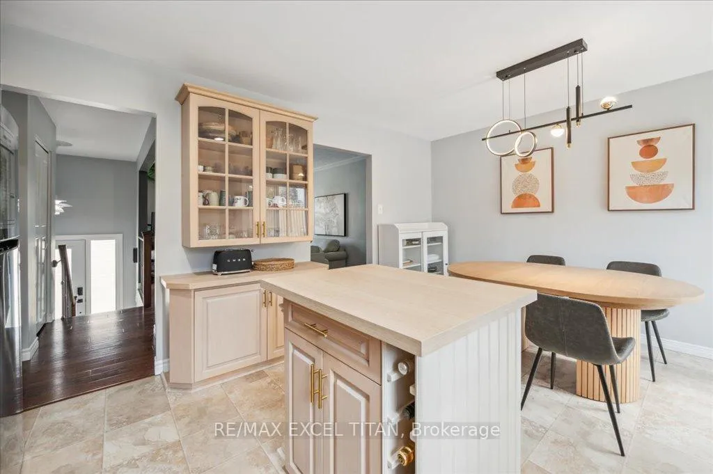 Photo 14 of 147 Coach Hill Drive, Kitchener — HOMEH