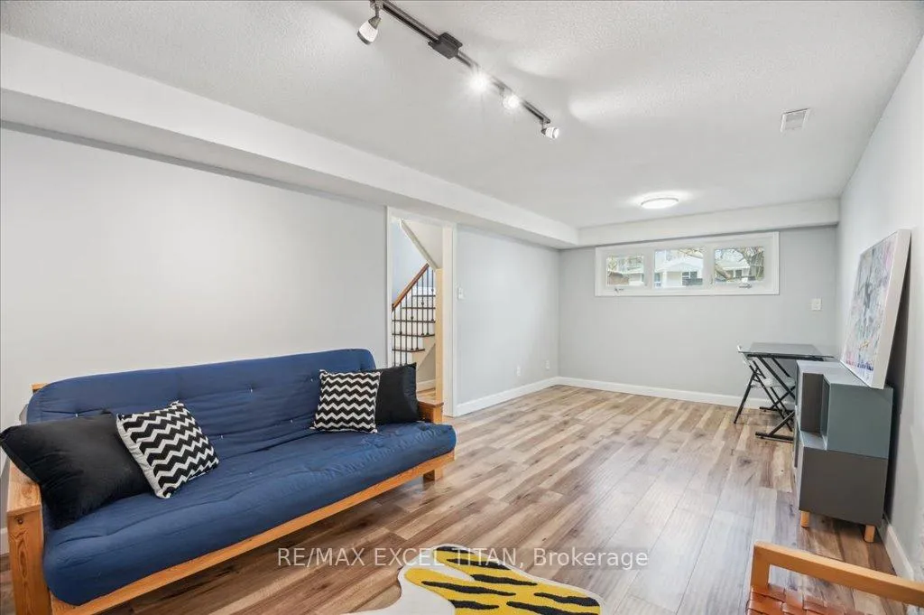 Photo 21 of 147 Coach Hill Drive, Kitchener — HOMEH