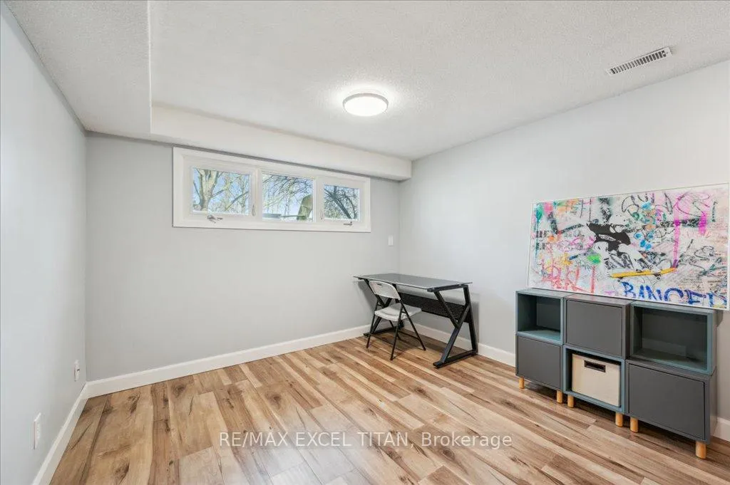 Photo 22 of 147 Coach Hill Drive, Kitchener — HOMEH
