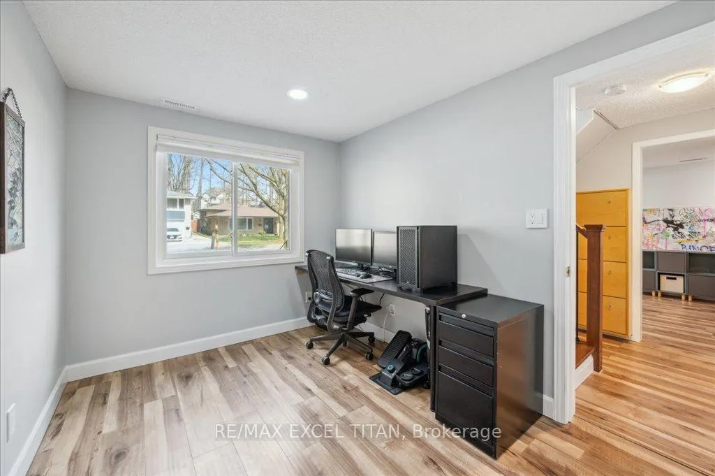 Photo 24 of 147 Coach Hill Drive, Kitchener — HOMEH