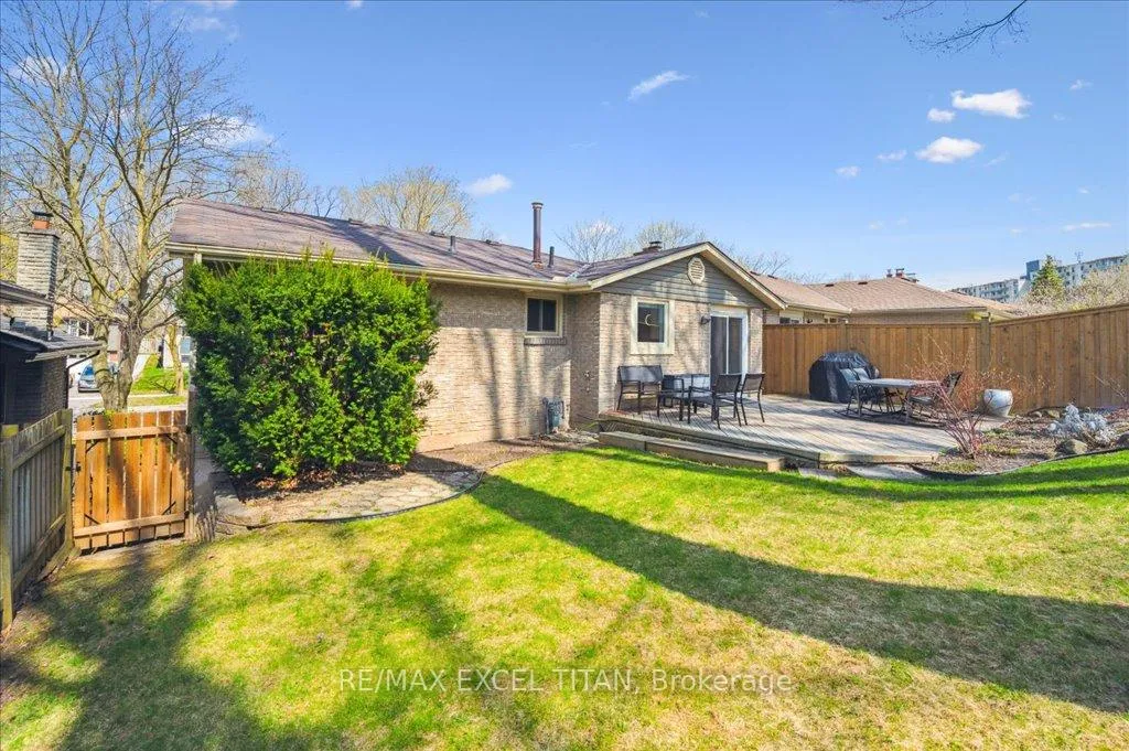 Photo 30 of 147 Coach Hill Drive, Kitchener — HOMEH