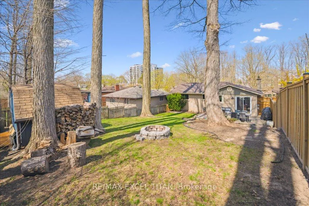 Photo 32 of 147 Coach Hill Drive, Kitchener — HOMEH