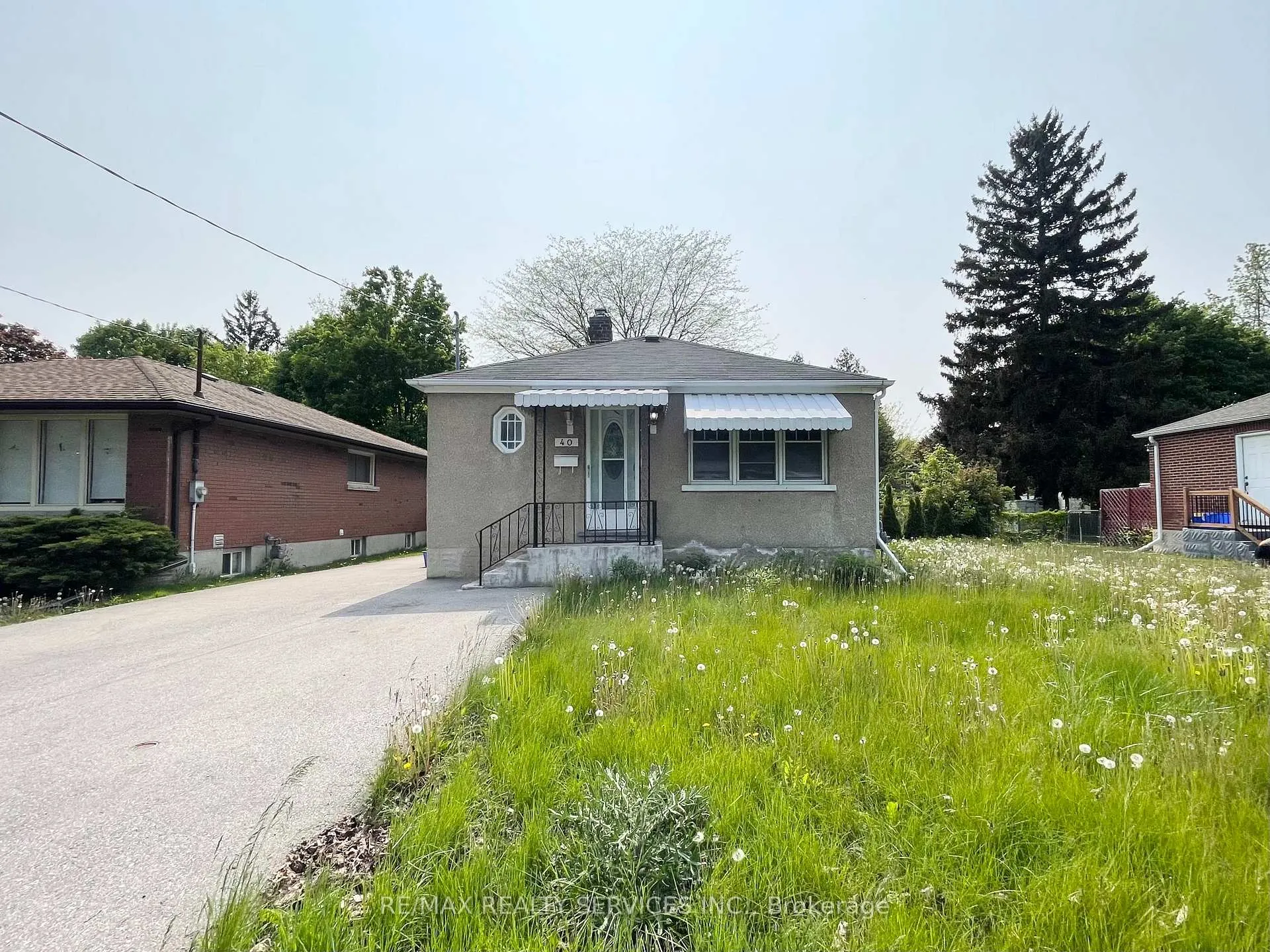 Front of 40 Elgin Street N