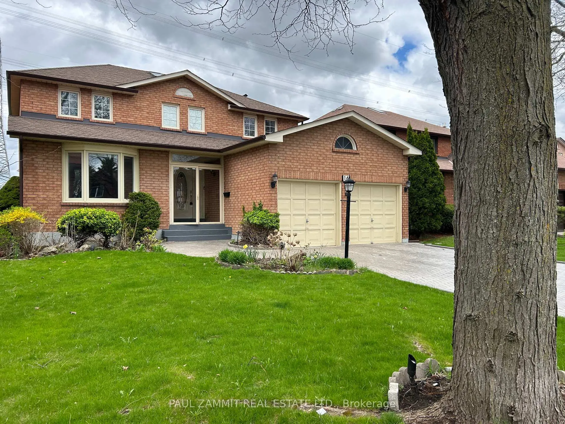Front of 16 Parklawn Crescent