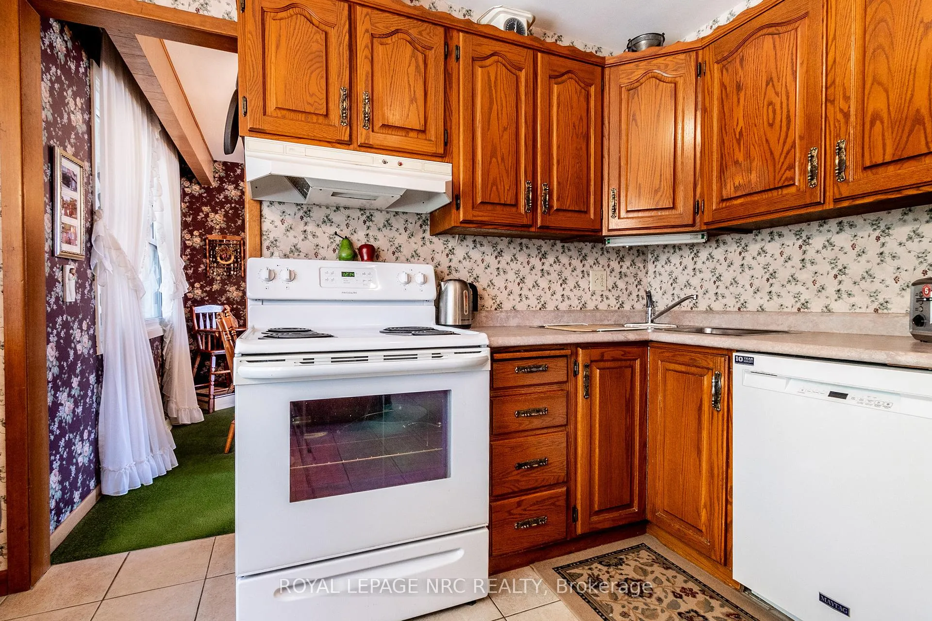 Photo 11 of 17 Old Coach Road, St. Catharines, Lakeshore — HOMEH