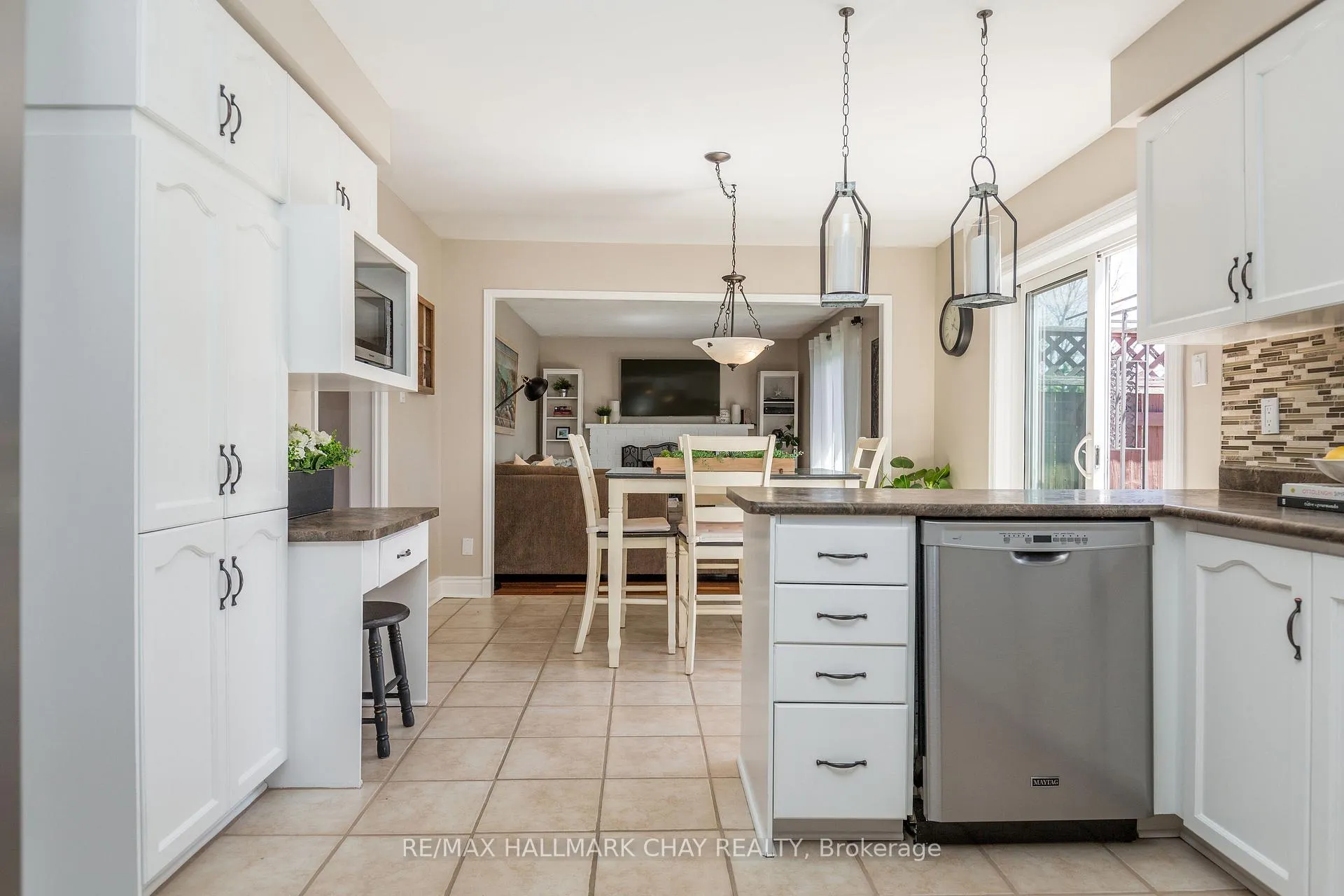 Photo 7 of 11 Heritage Road, Innisfil, Cookstown — HOMEH