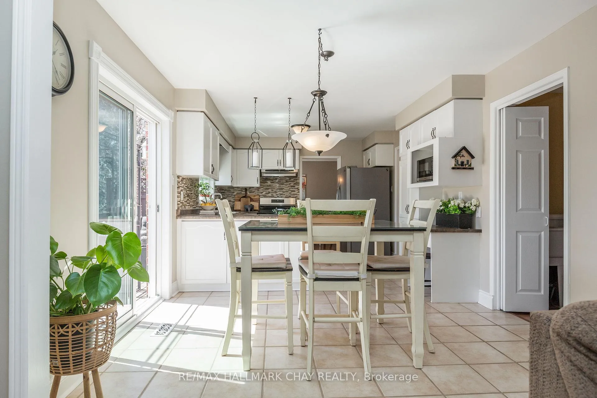 Photo 10 of 11 Heritage Road, Innisfil, Cookstown — HOMEH