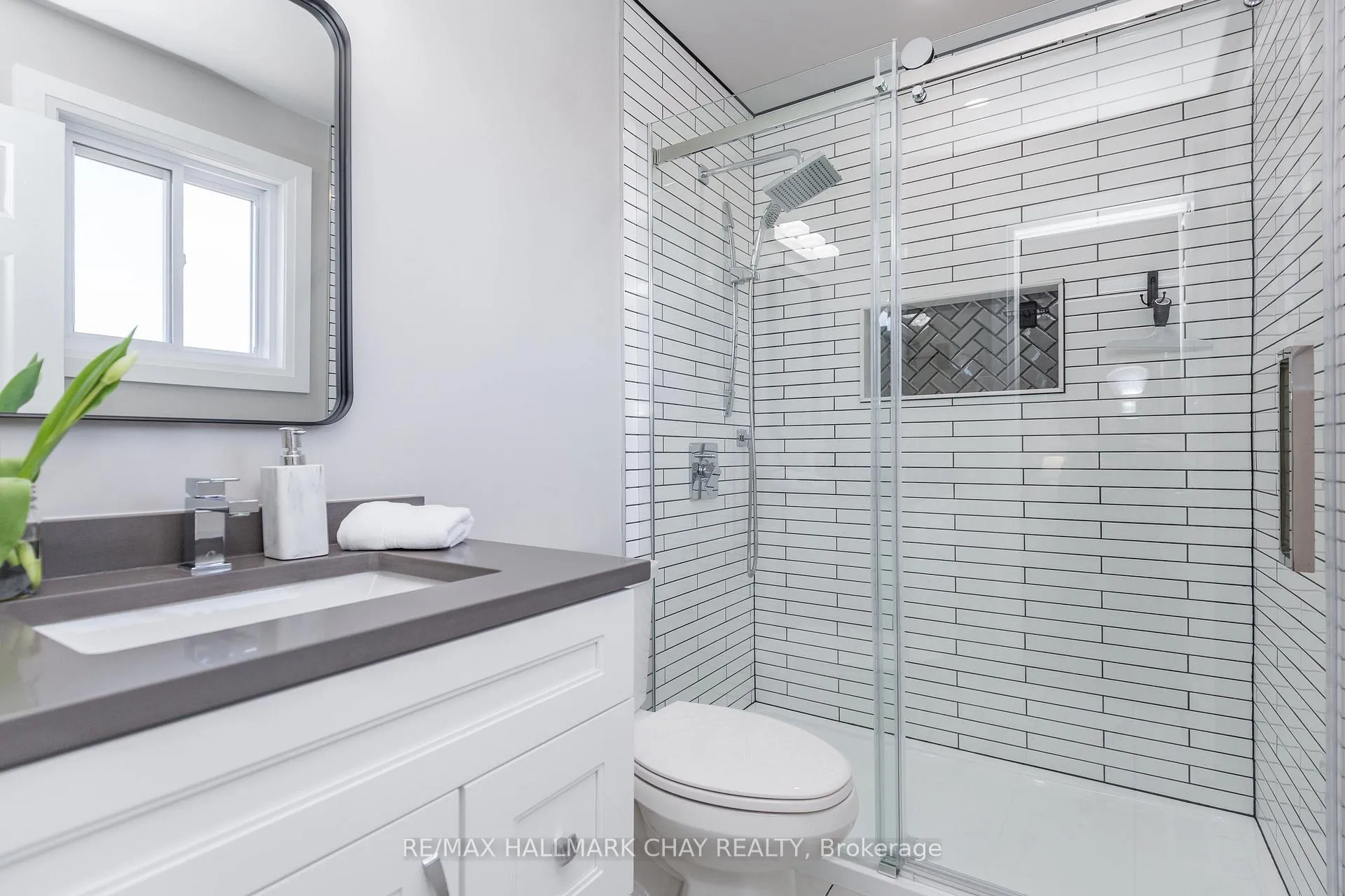 Photo 15 of 11 Heritage Road, Innisfil, Cookstown — HOMEH