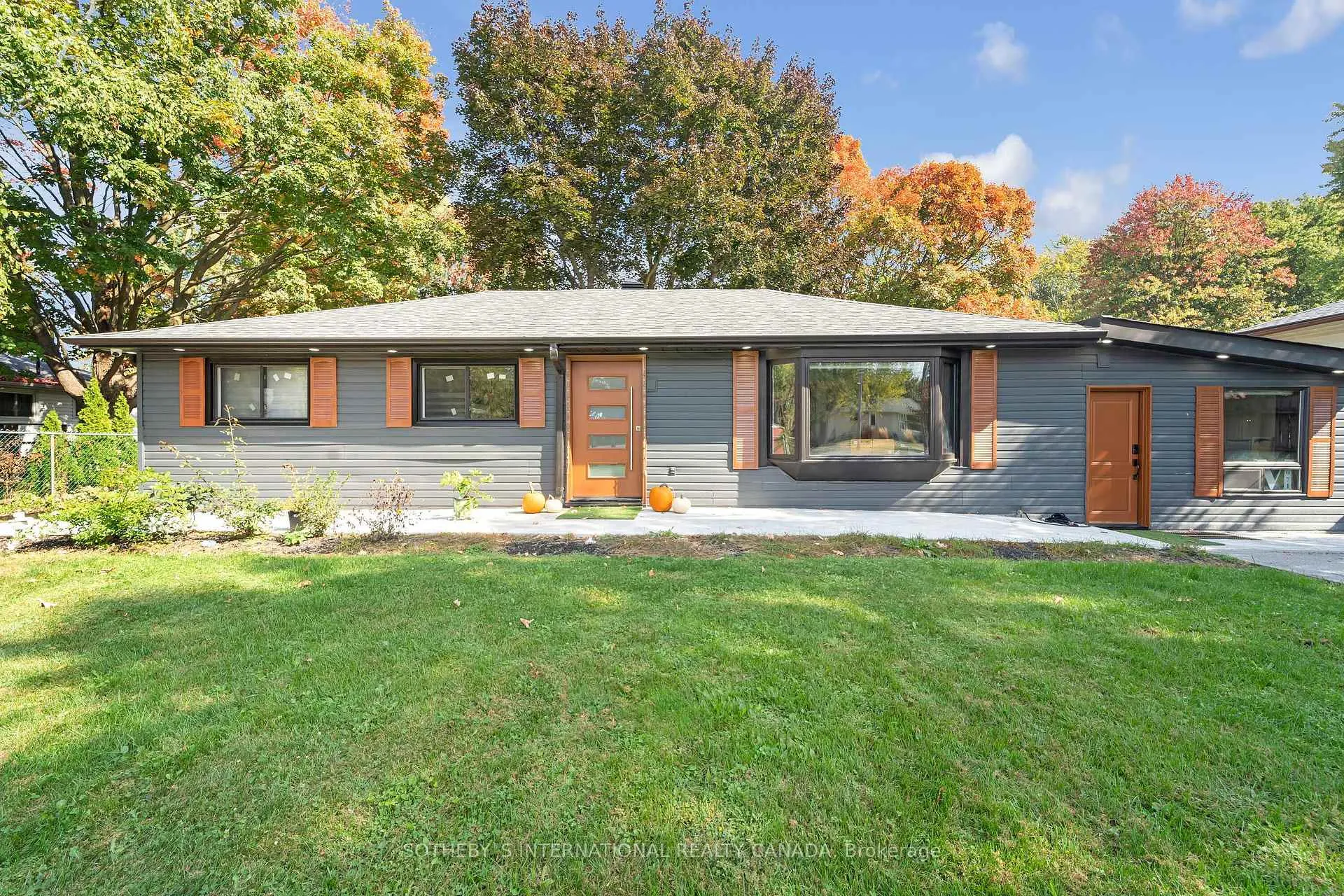 Photo 2 of 2071 Craig Road, Innisfil, Alcona — HOMEH