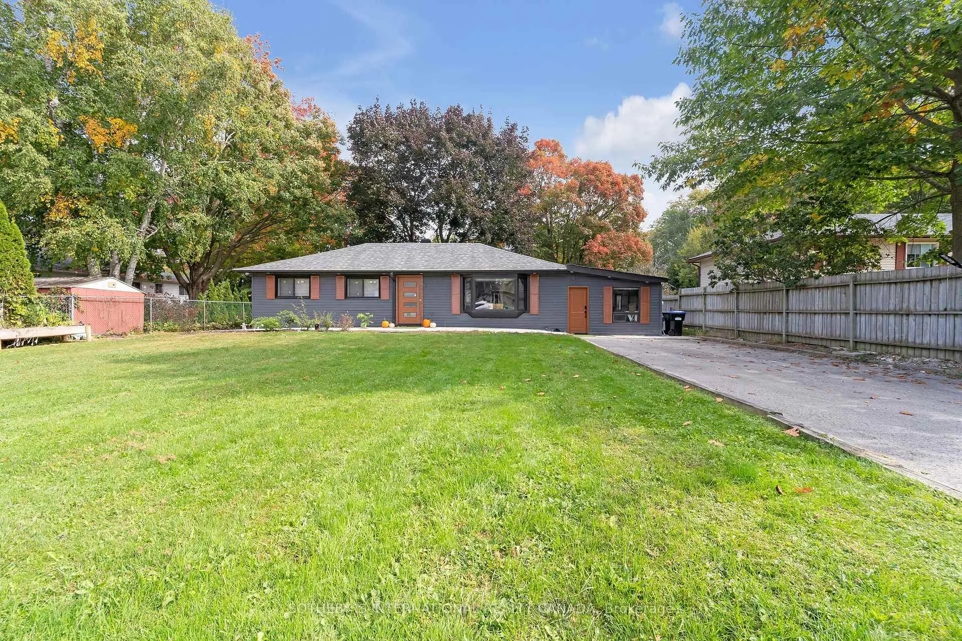 Photo 3 of 2071 Craig Road, Innisfil, Alcona — HOMEH
