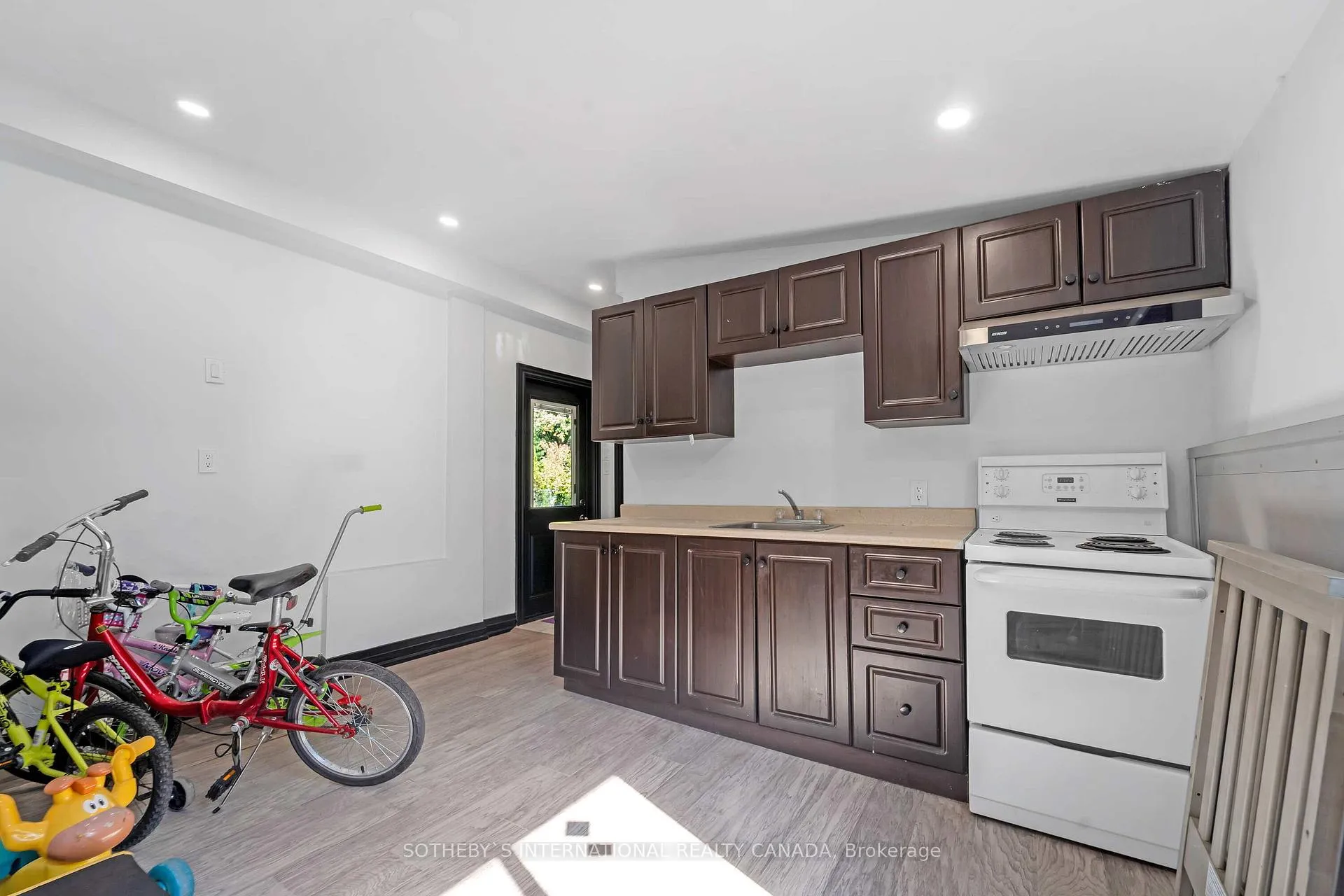 Photo 36 of 2071 Craig Road, Innisfil, Alcona — HOMEH