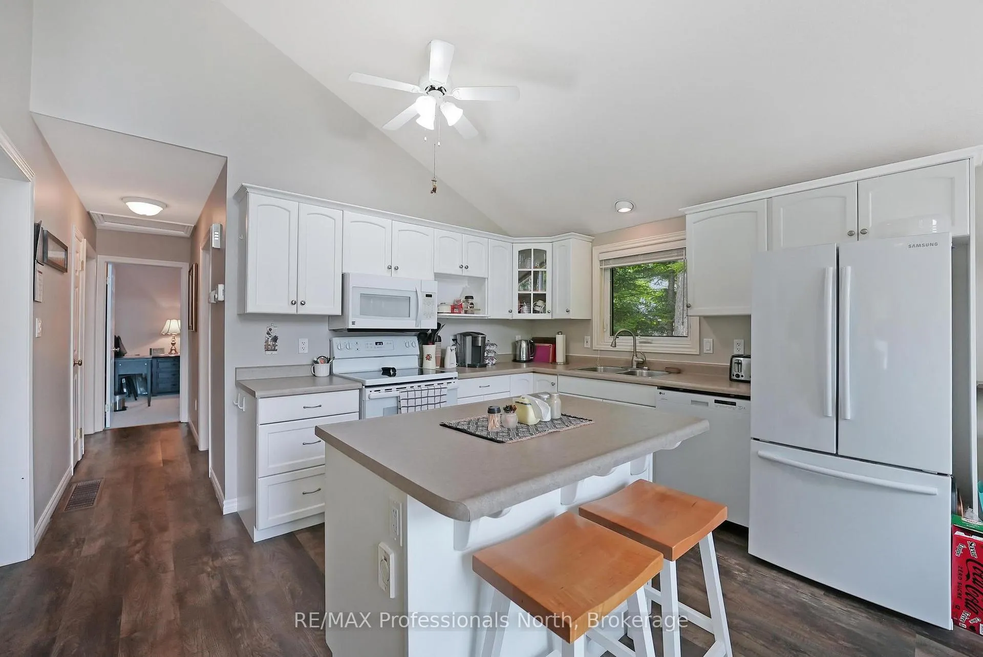 Photo 14 of 1093 Comak Crescent, Algonquin Highlands, Sherborne — HOMEH