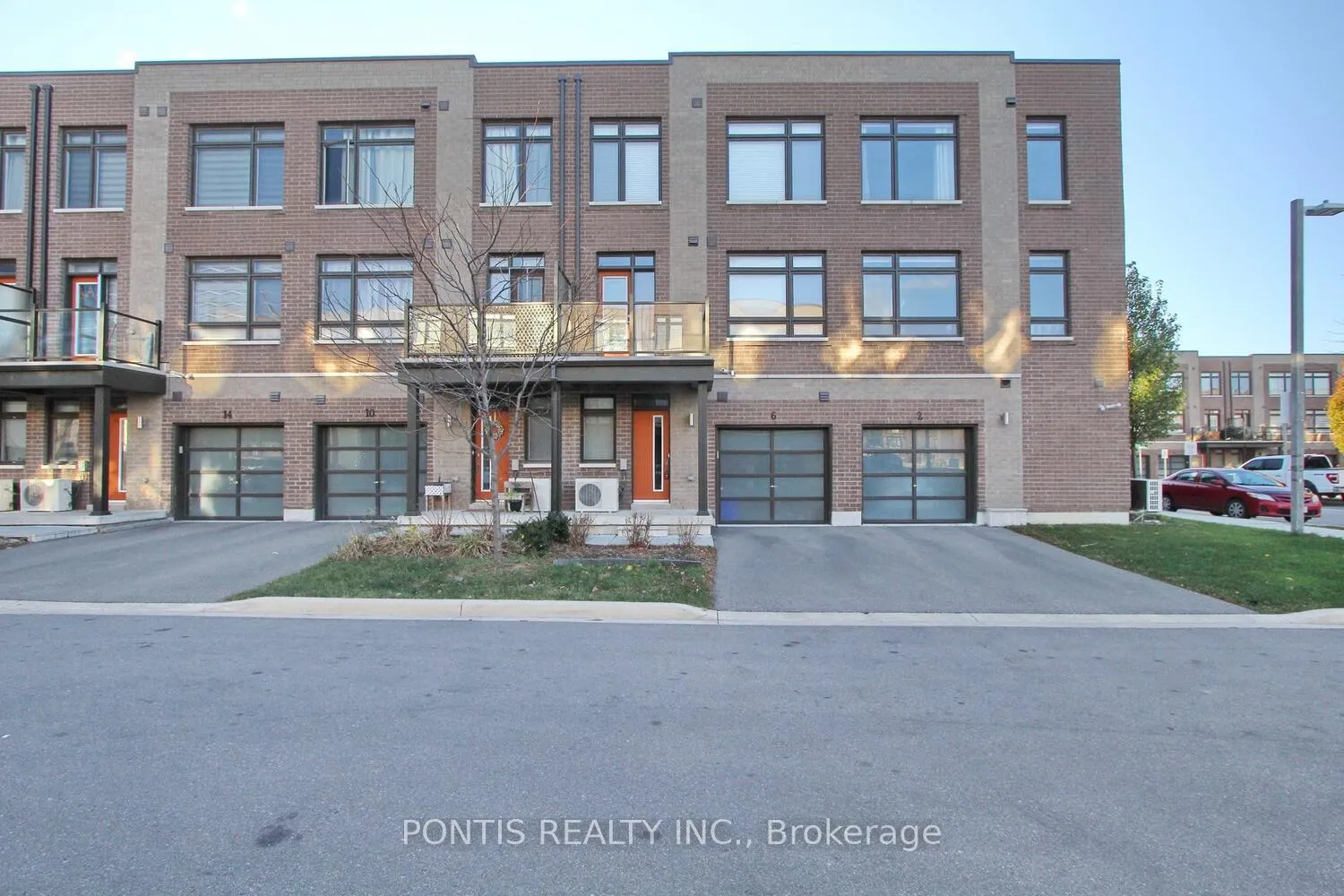 Front of 6 Lochlin Street