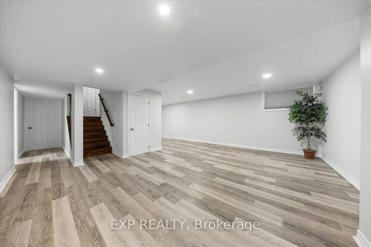 Photo 12 of 300 Grayburn Way, Ottawa, Barrhaven - Strandherd — HOMEH