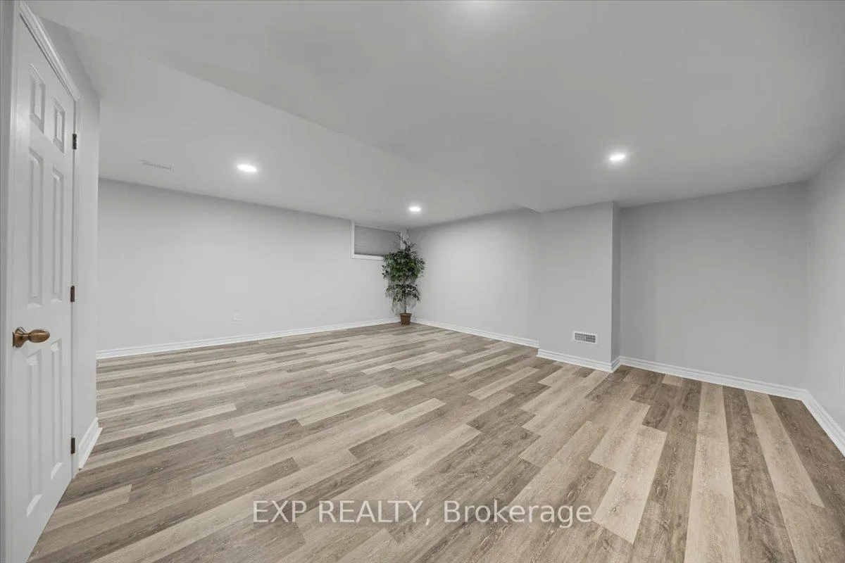 Photo 15 of 300 Grayburn Way, Ottawa, Barrhaven - Strandherd — HOMEH