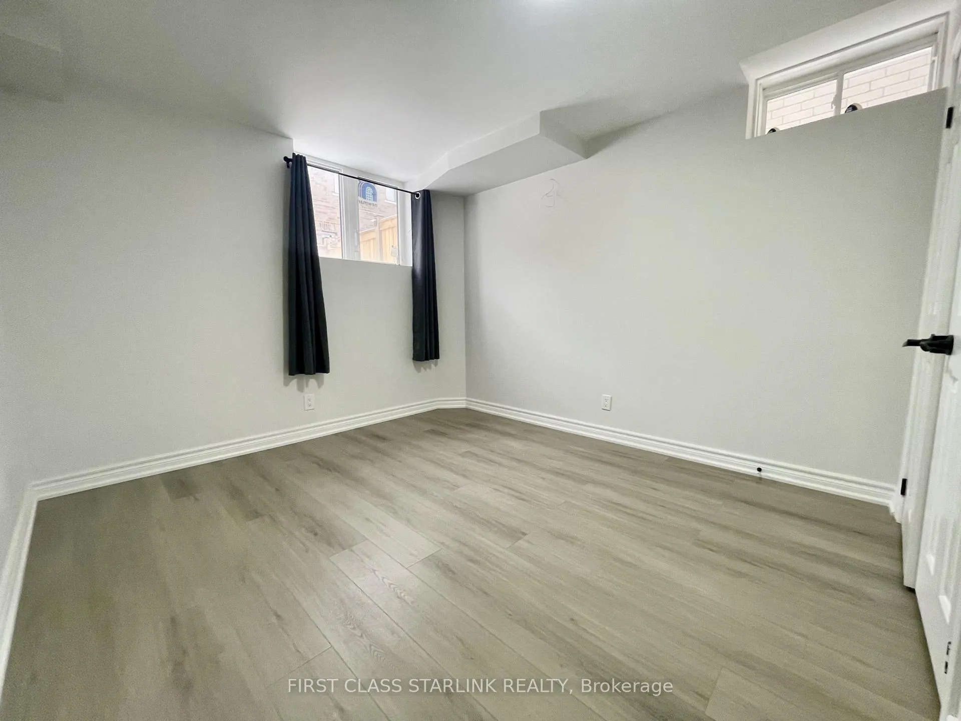 Photo 6 of Unit Bsmt, 15 Yarl Drive, Markham, Middlefield — HOMEH