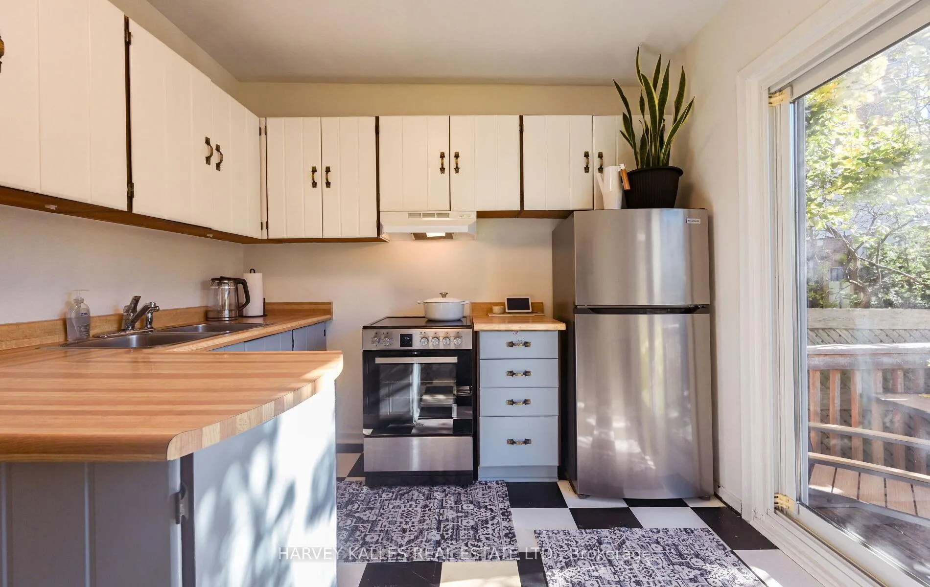 Photo 16 of 85 Montgomery Avenue, Toronto, Yonge-Eglinton — HOMEH