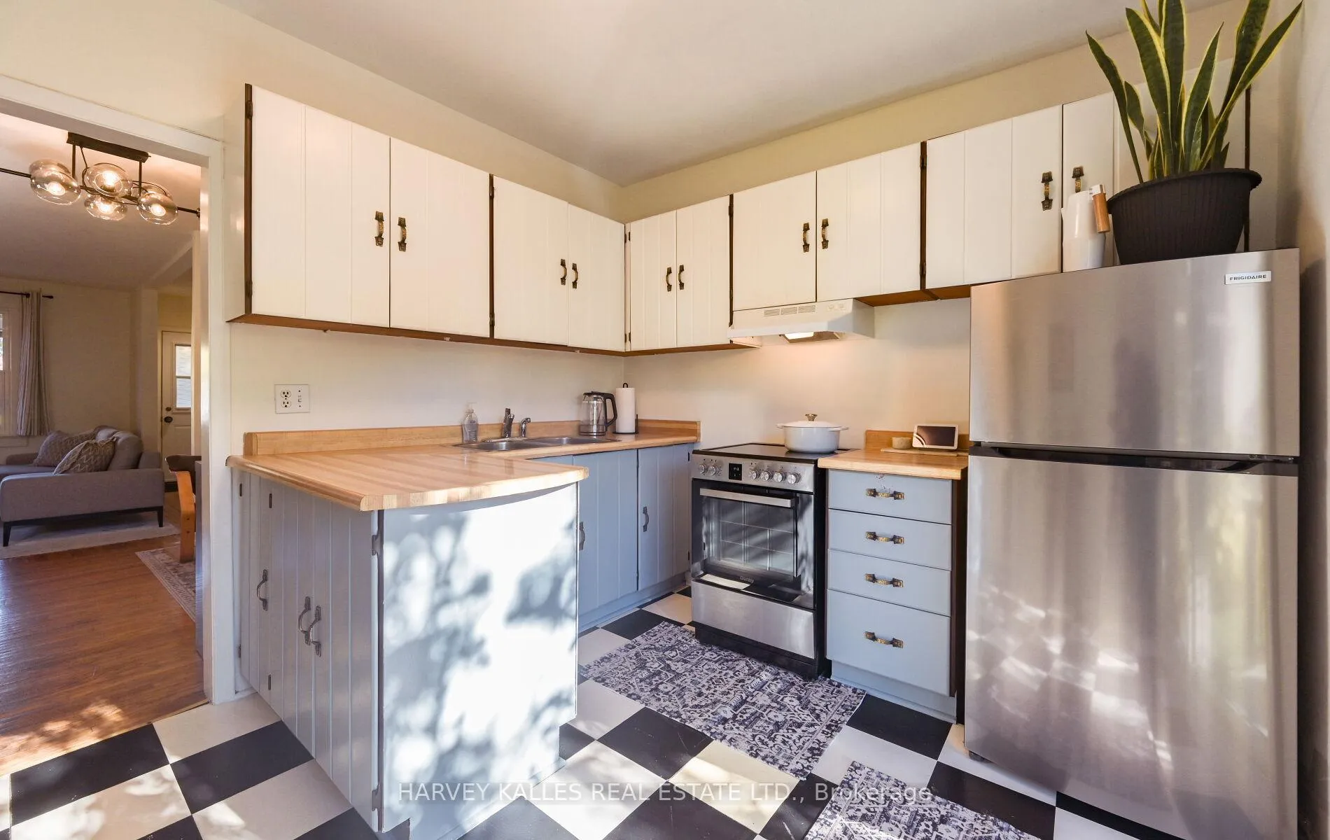 Photo 18 of 85 Montgomery Avenue, Toronto, Yonge-Eglinton — HOMEH