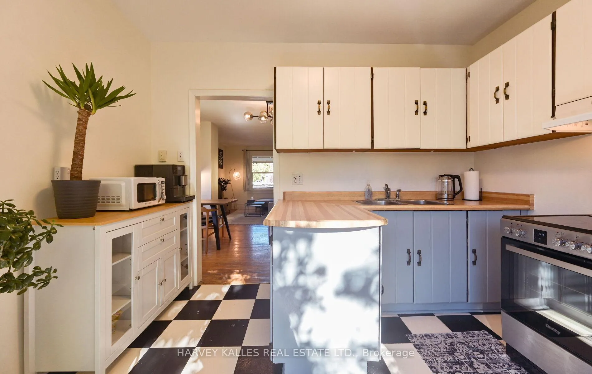 Photo 19 of 85 Montgomery Avenue, Toronto, Yonge-Eglinton — HOMEH