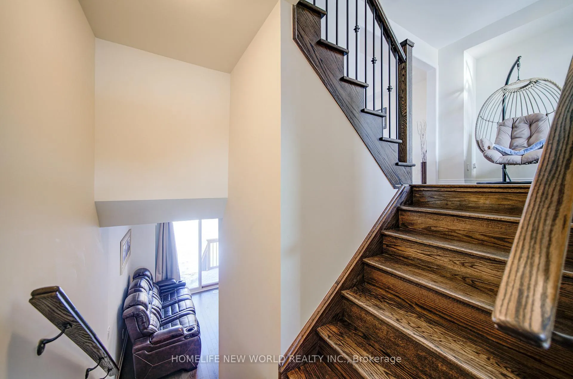 Photo 5 of 46 Elkington Crescent, Whitby, Rural Whitby — HOMEH