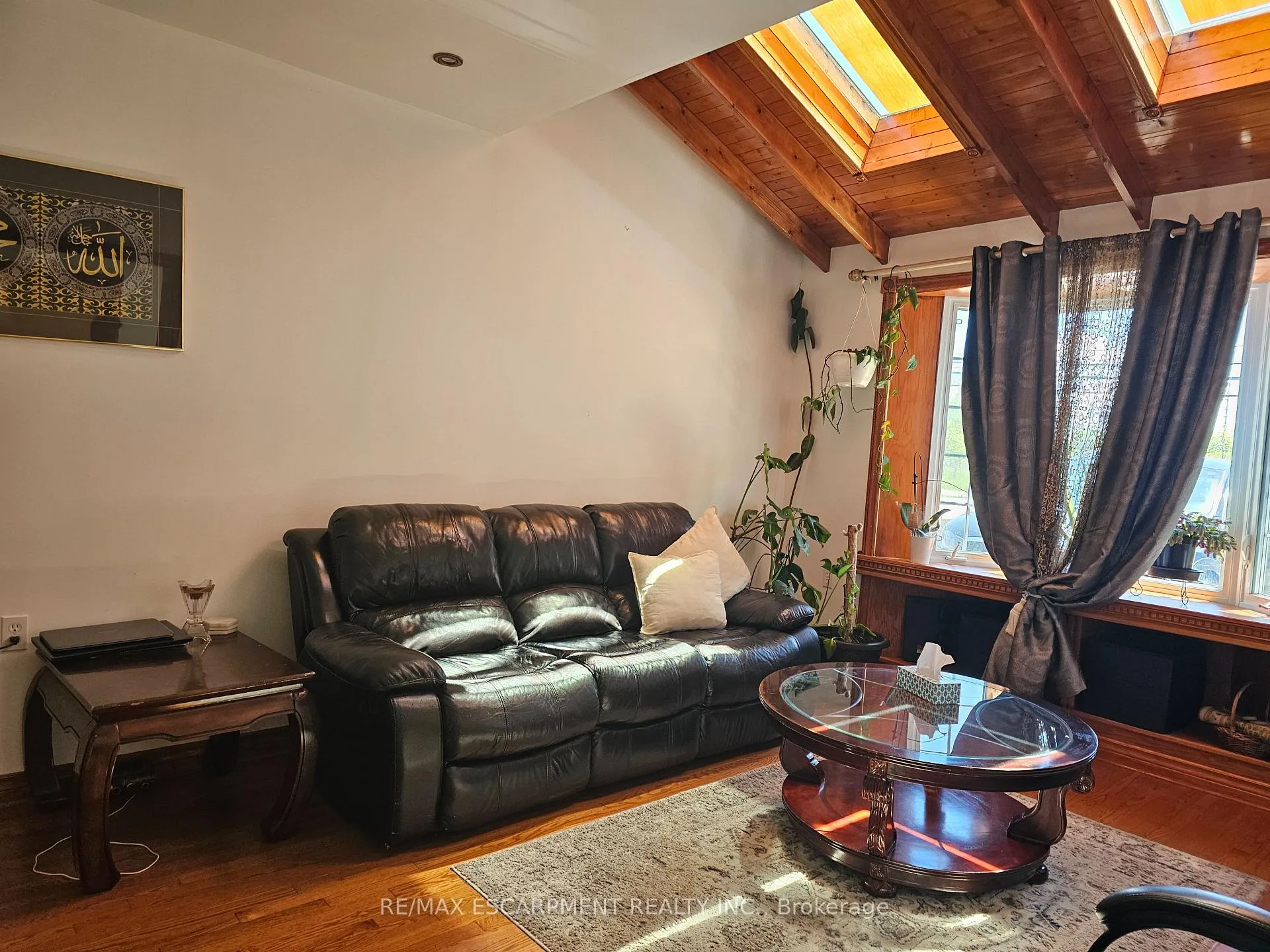 Photo 3 of 8506 Twenty Road, Hamilton, Rural Glanbrook — HOMEH
