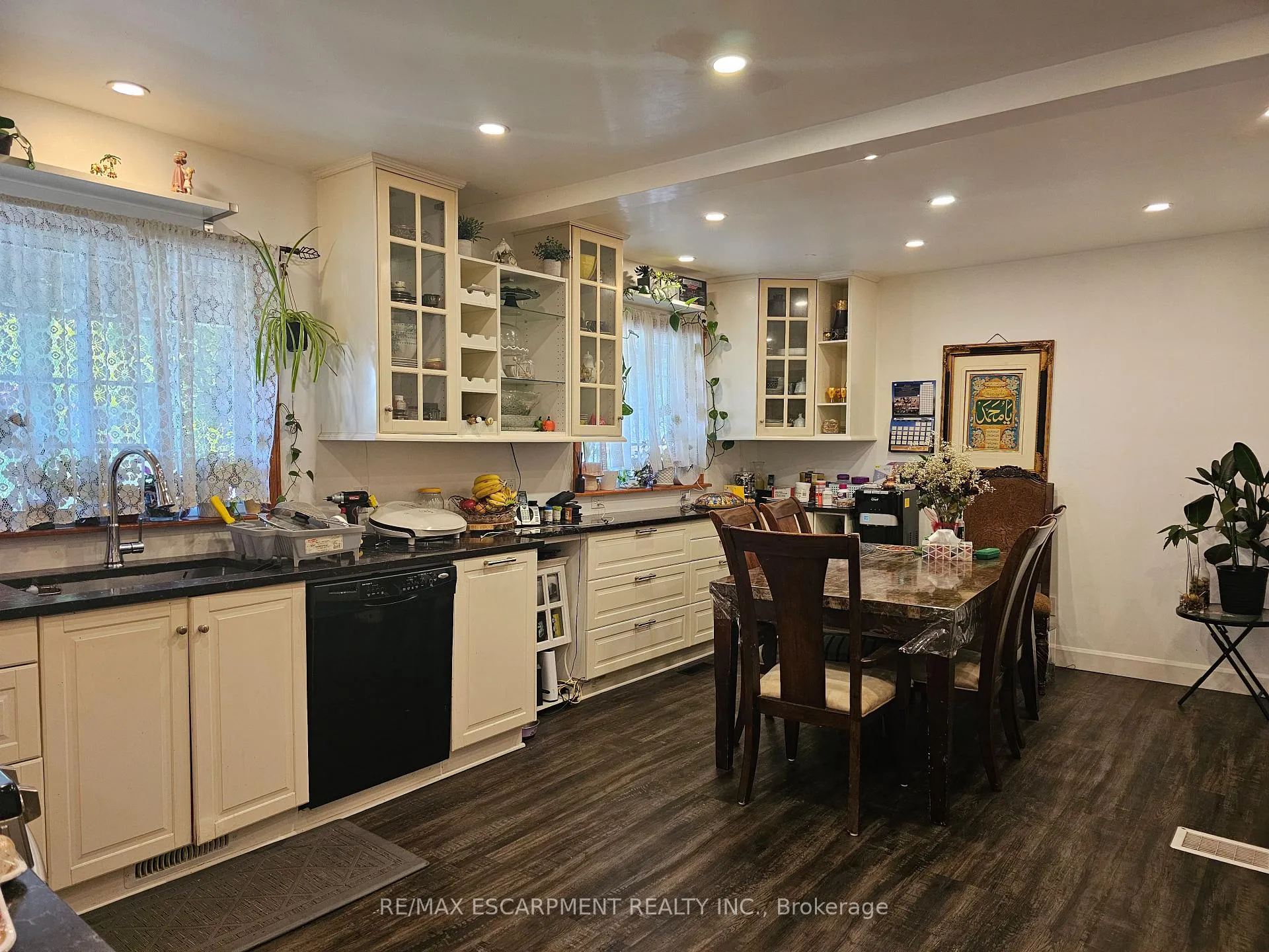 Photo 5 of 8506 Twenty Road, Hamilton, Rural Glanbrook — HOMEH