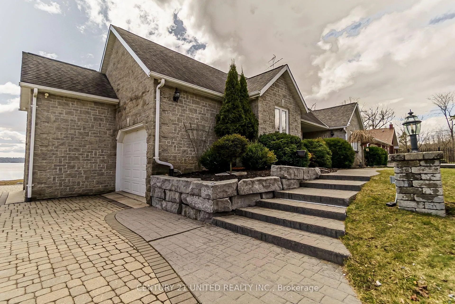 Photo 3 of 403 Hannah Road, Hamilton Township, Rural Hamilton — HOMEH